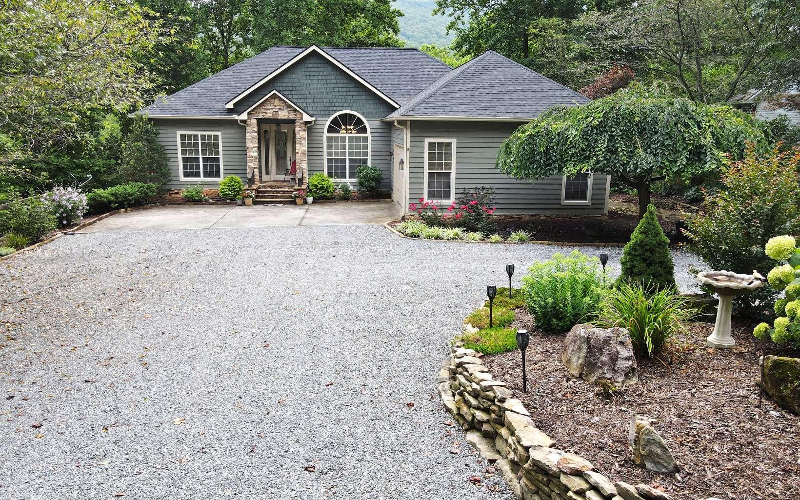 Hiawassee, Georgia, 30546, United States, 4 Bedrooms Bedrooms, ,4 BathroomsBathrooms,Residential,For Sale,1746240