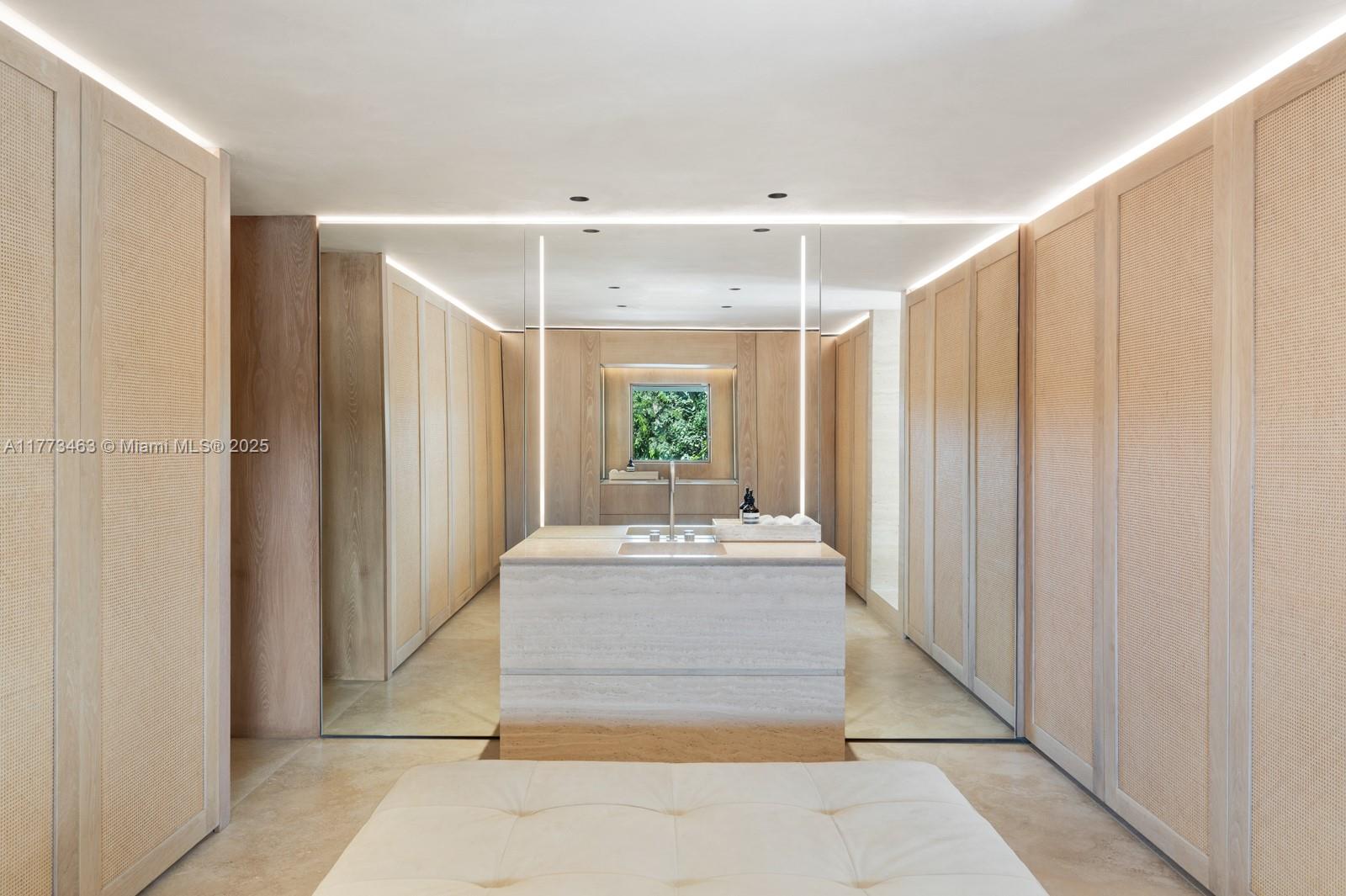 Miami Beach, Florida, 33140, United States, 6 Bedrooms Bedrooms, ,7 BathroomsBathrooms,Residential,For Sale,1759763