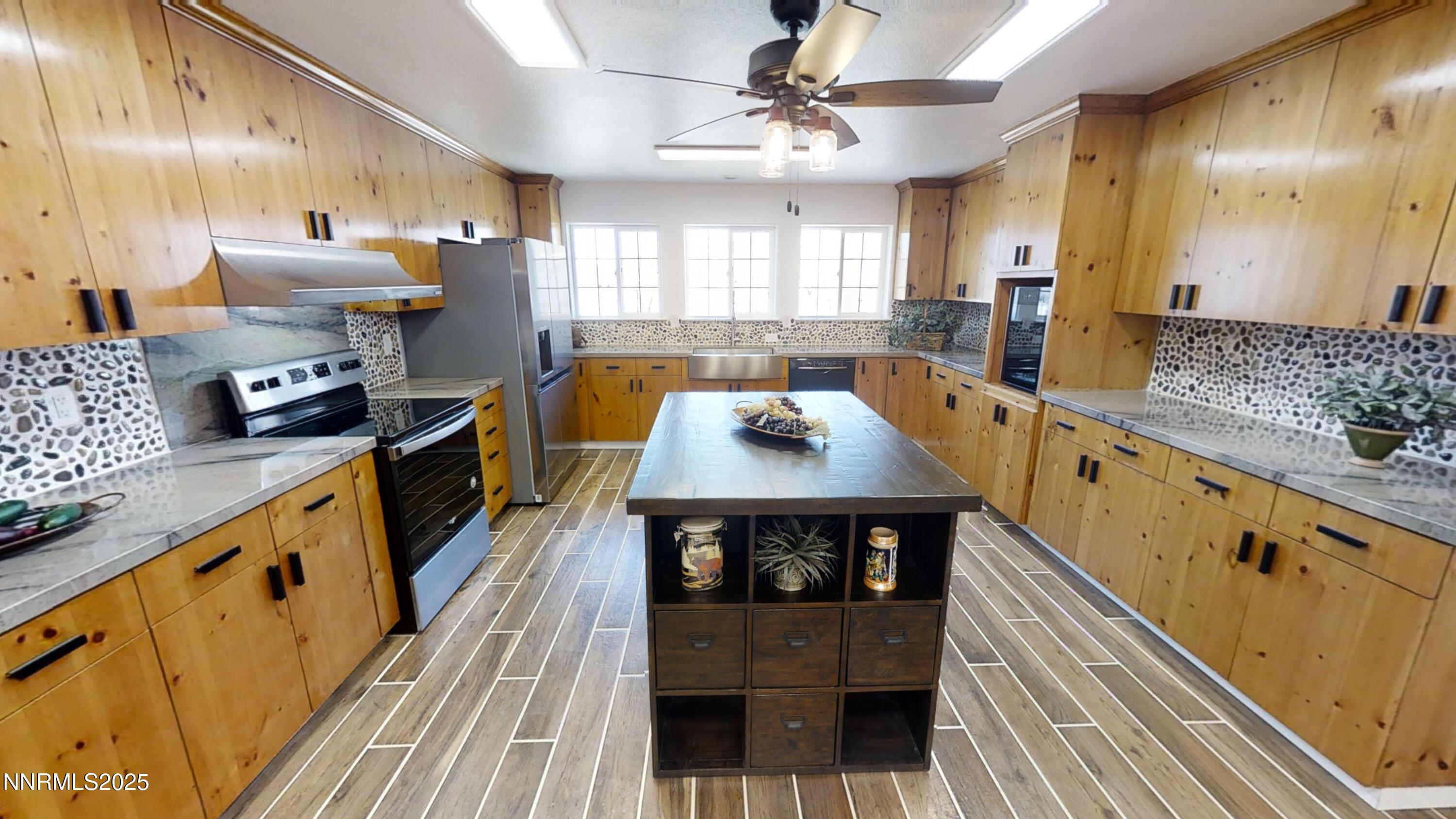 Sparks, Nevada, 89434, United States, 4 Bedrooms Bedrooms, ,4 BathroomsBathrooms,Residential,For Sale,1925240