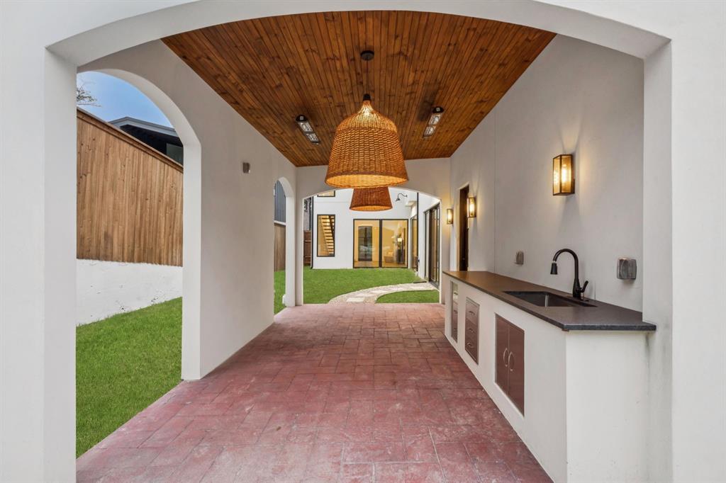 Dallas, Texas, 75211, United States, 4 Bedrooms Bedrooms, ,3 BathroomsBathrooms,Residential,For Sale,1988260