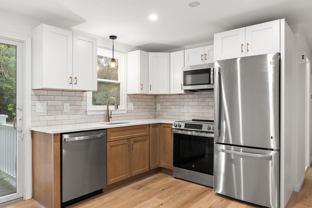 Mashpee, Massachusetts, 02649, United States, 3 Bedrooms Bedrooms, ,2 BathroomsBathrooms,Residential,For Sale,1963928