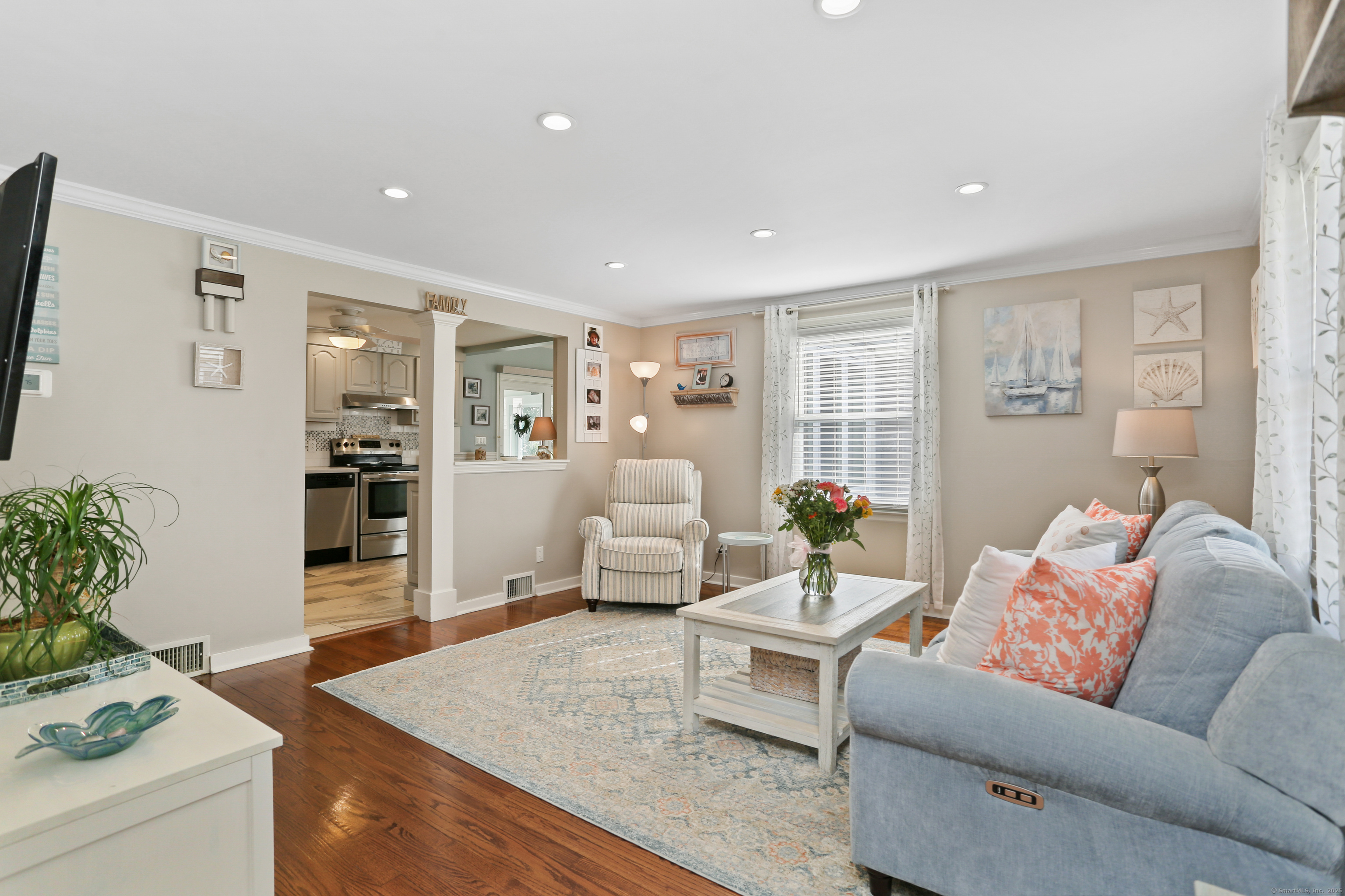 Milford, Connecticut, 06460, United States, 3 Bedrooms Bedrooms, ,2 BathroomsBathrooms,Residential,For Sale,1933050