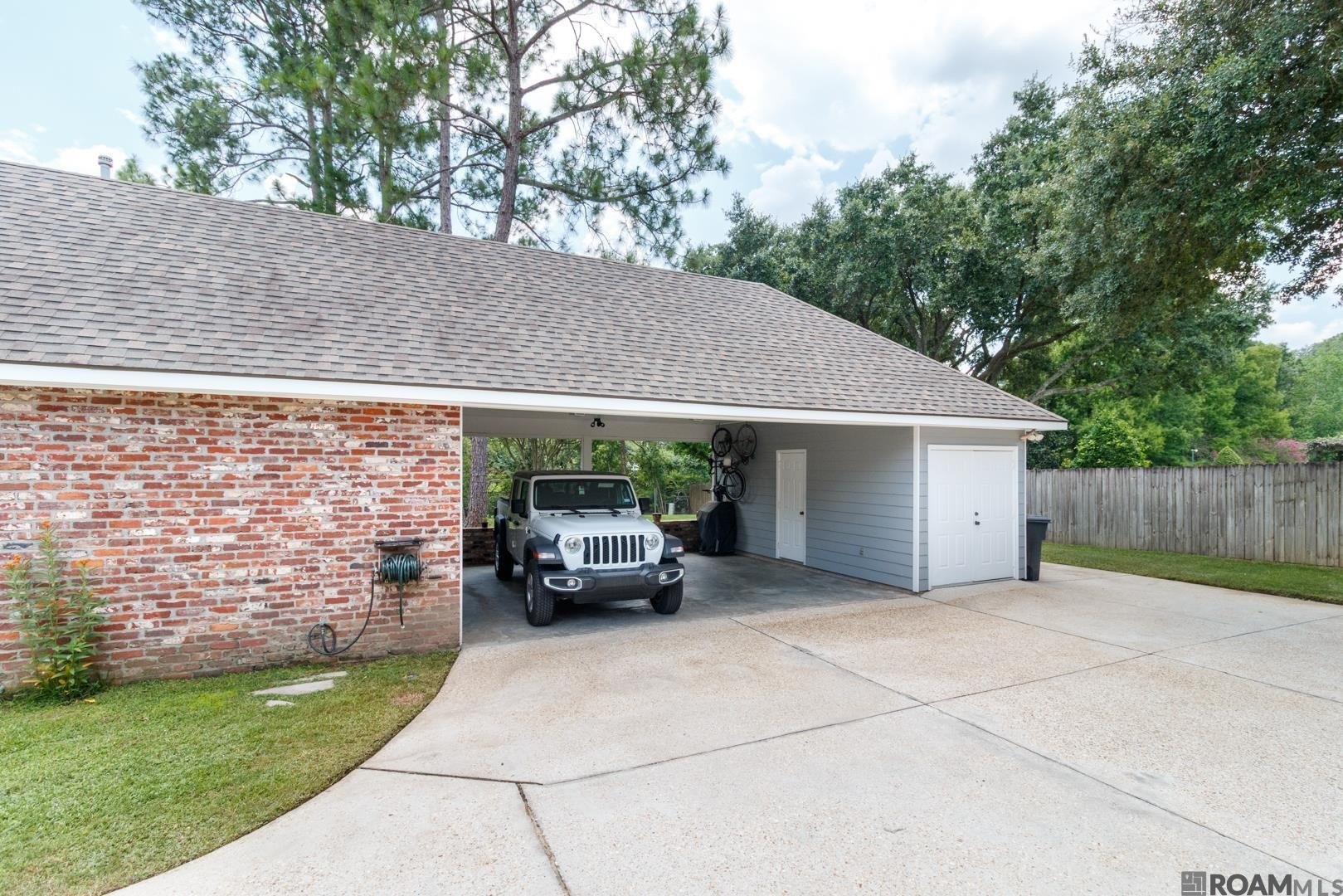 Baton Rouge, Louisiana, 70808, United States, 4 Bedrooms Bedrooms, ,3 BathroomsBathrooms,Residential,For Sale,1935637