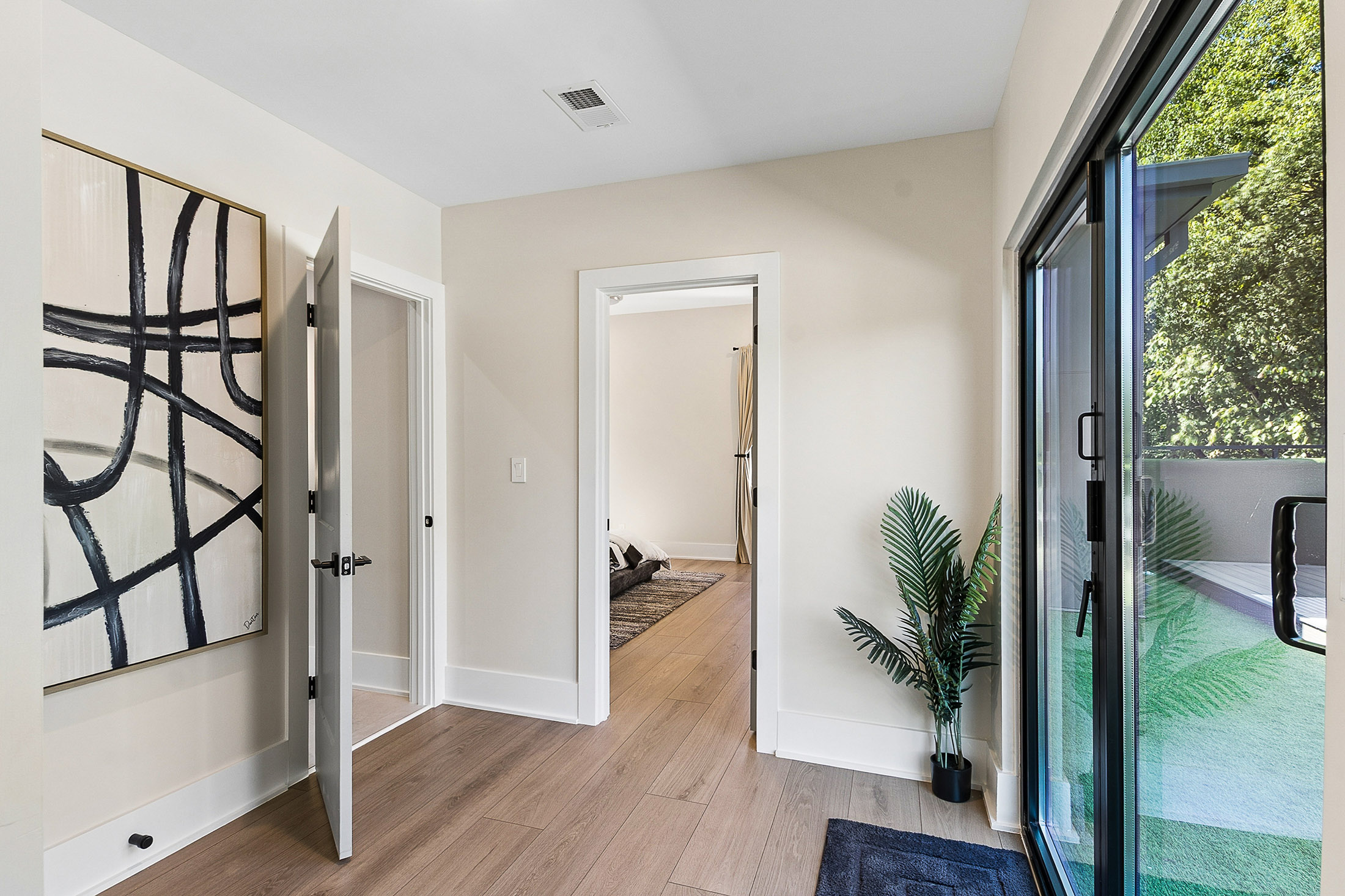  Sophisticated Modern Home in Sought-after Loring Heights - 物件實景