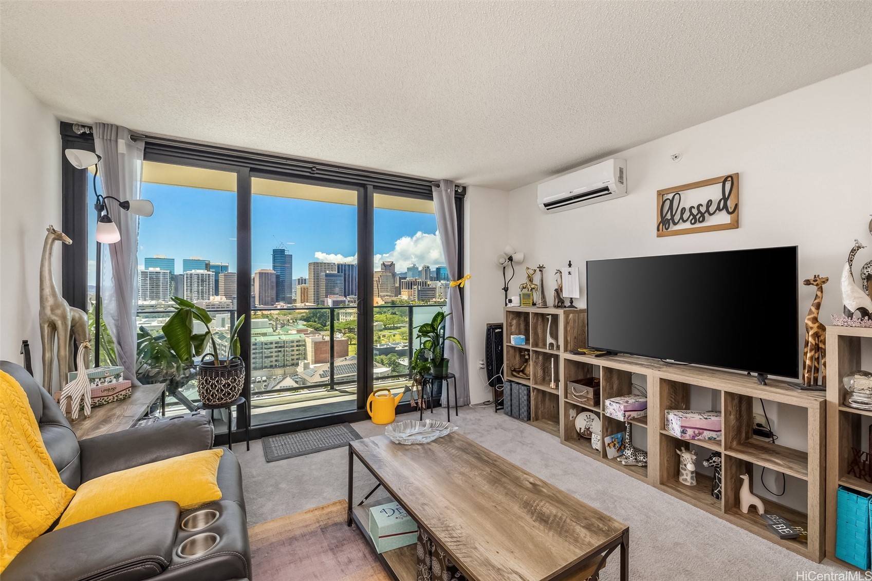 Honolulu, Hawaii, 96813, United States, 2 Bedrooms Bedrooms, ,2 BathroomsBathrooms,Residential,For Sale,1988310