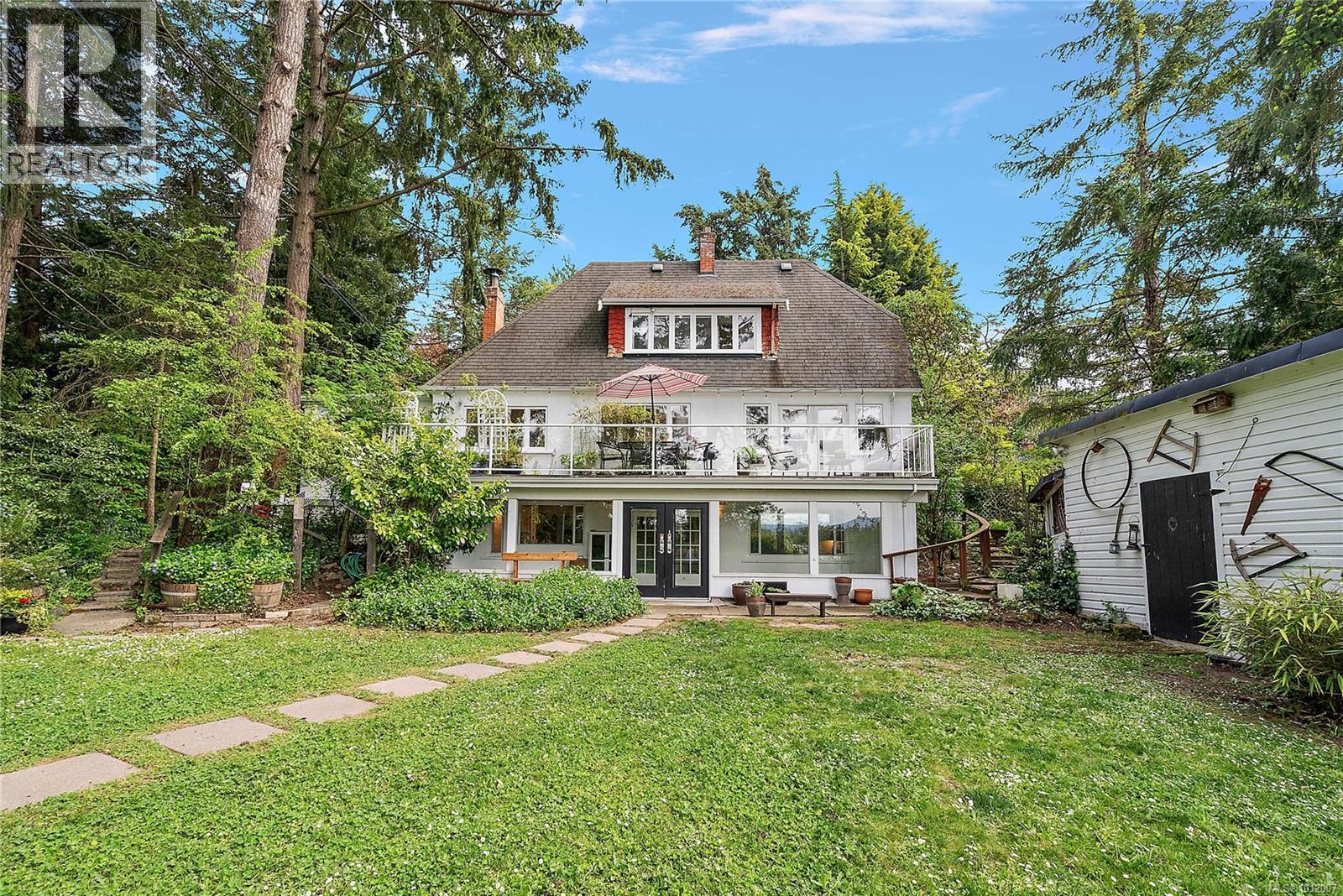 SAANICH, British Columbia, V9A 2R8, CA, 6 Bedrooms Bedrooms, ,3 BathroomsBathrooms,Residential,For Sale,1948762