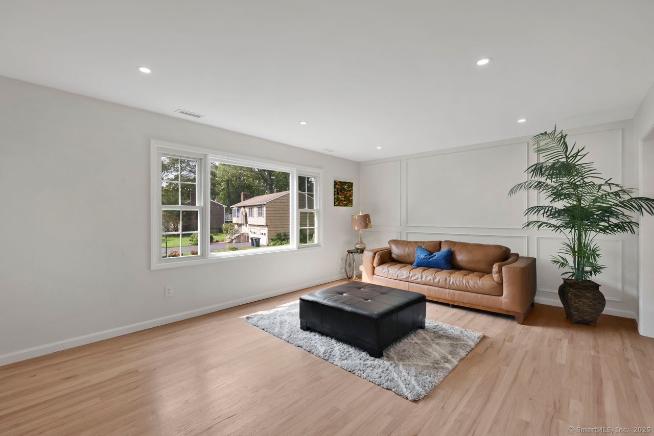 Milford, Connecticut, 06460, United States, 4 Bedrooms Bedrooms, ,3 BathroomsBathrooms,Residential,For Sale,1906885