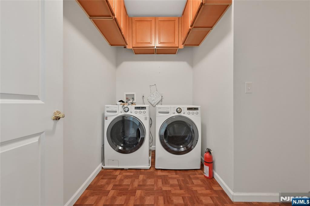 Rochelle Park, New Jersey, 07662, United States, 2 Bedrooms Bedrooms, ,3 BathroomsBathrooms,Residential,For Sale,1906079