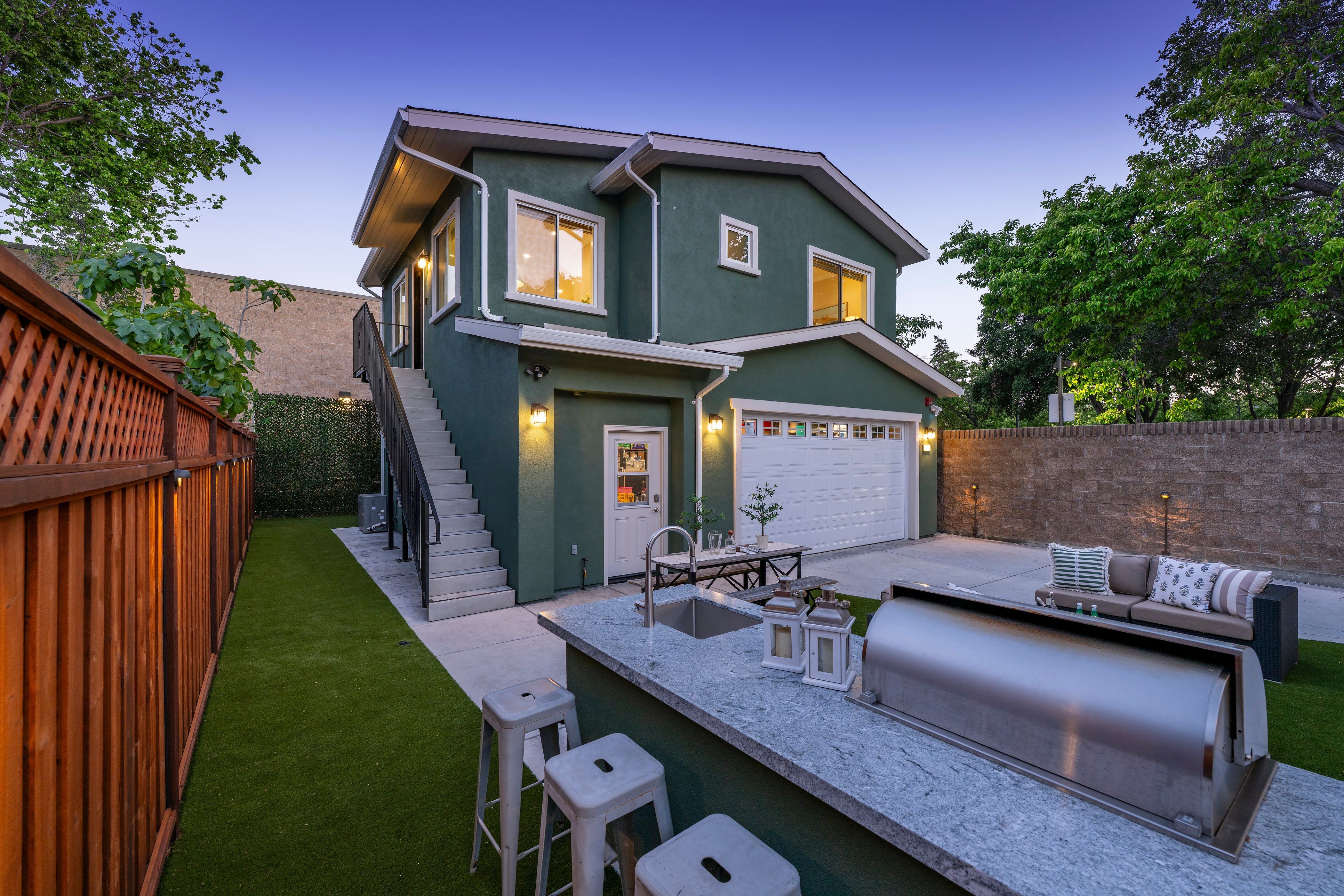  Rebuilt and Beautifully Designed Home Wtih ADU - 物件實景
