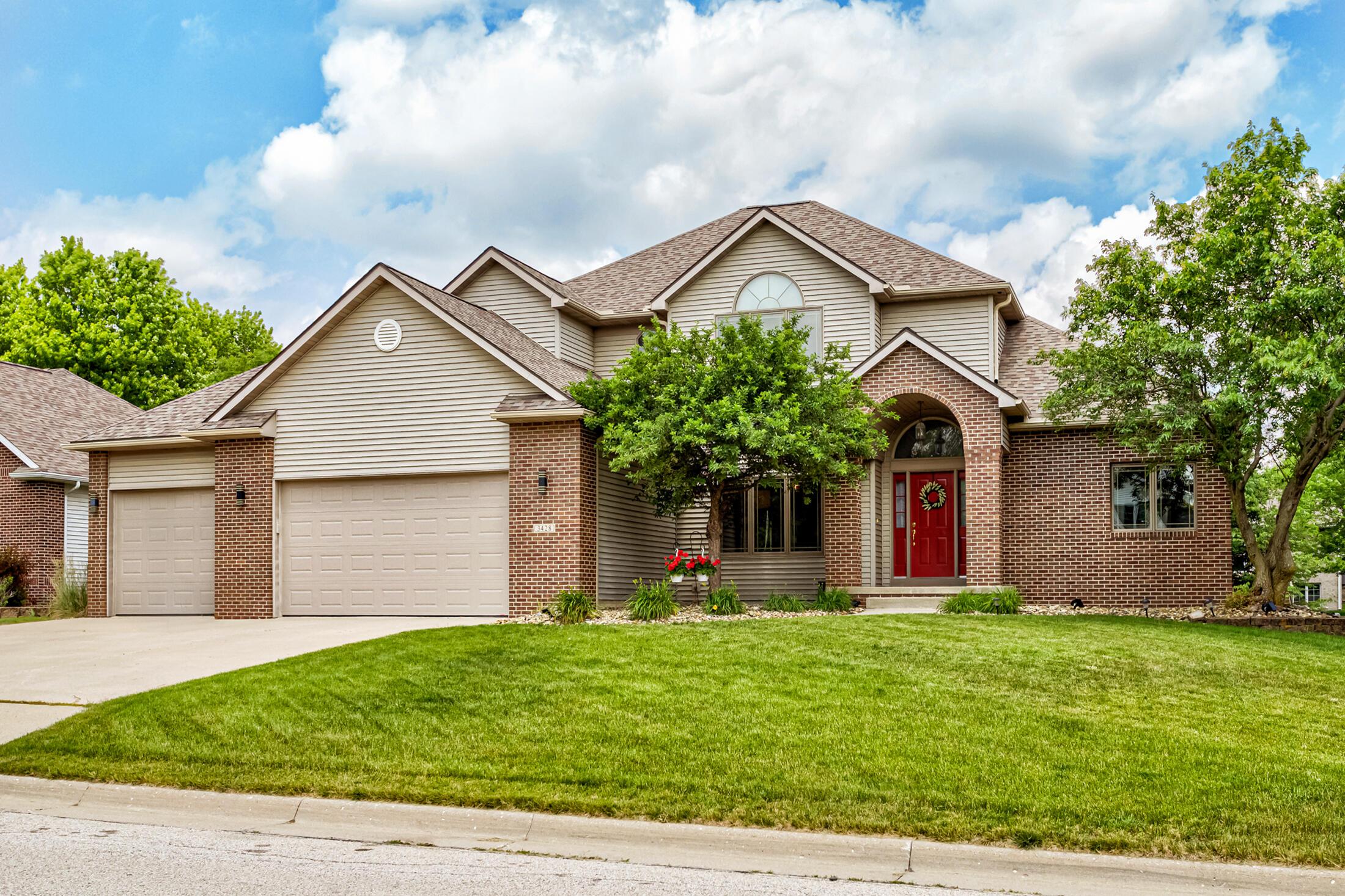 Ames, Iowa, 50014, United States, 5 Bedrooms Bedrooms, ,5 BathroomsBathrooms,Residential,For Sale,1975588