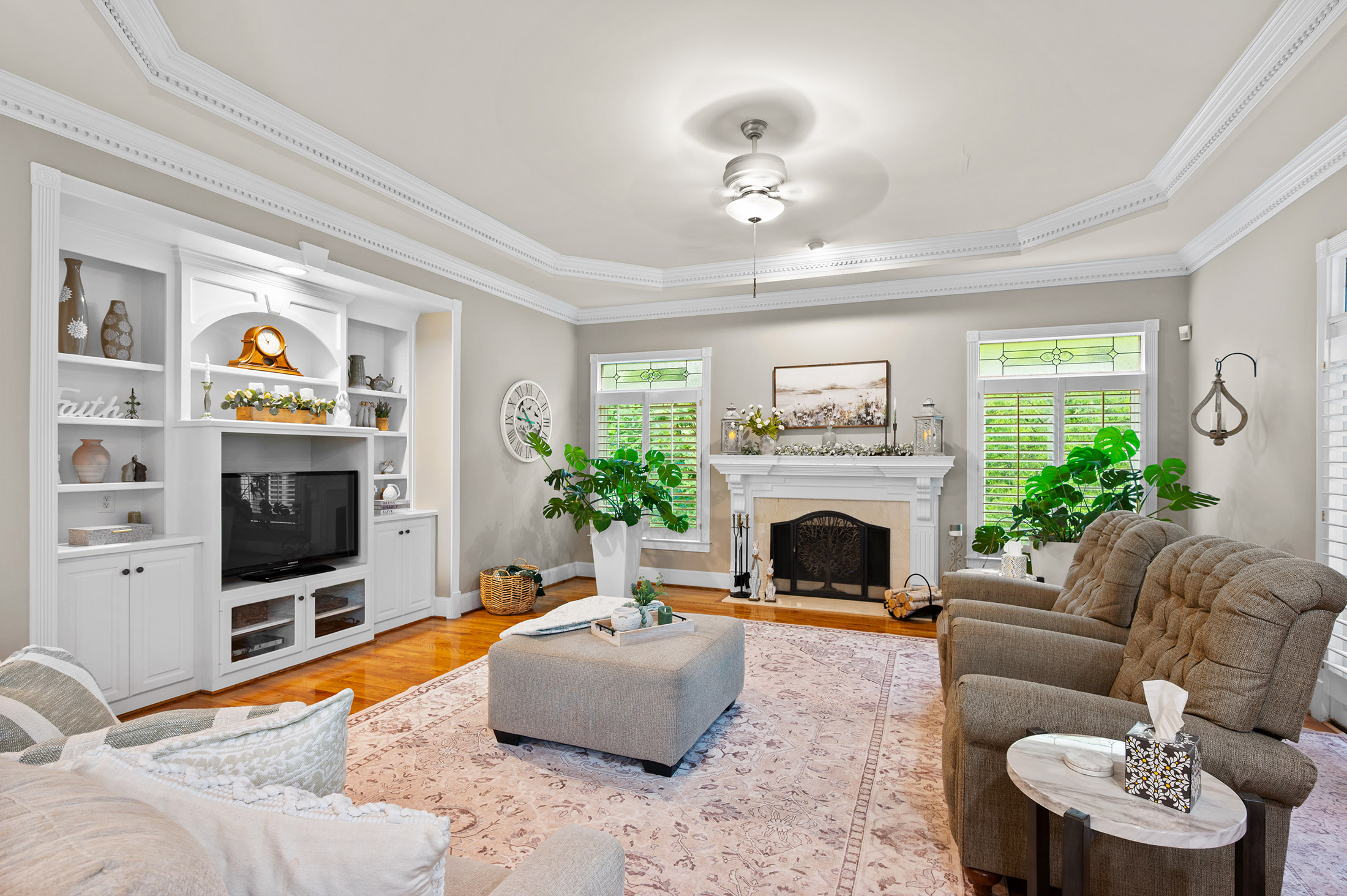  European-inspired Estate Tucked on Nearly Two Acres on Quiet Cul-de-sac - 物件實景