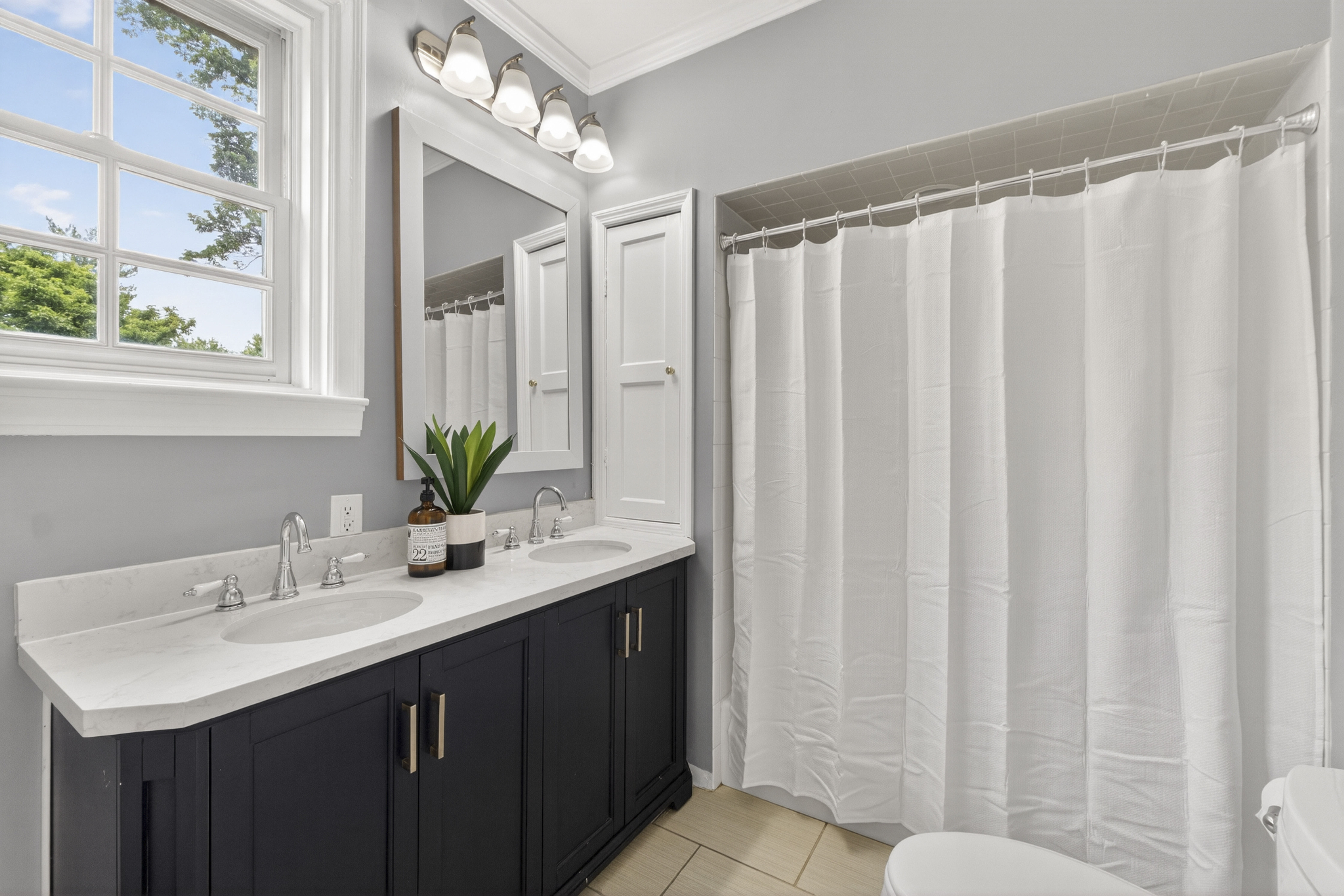  Timeless Mediterranean Revival Blends European Elegance & Hollywood Glamour - 物件實景
