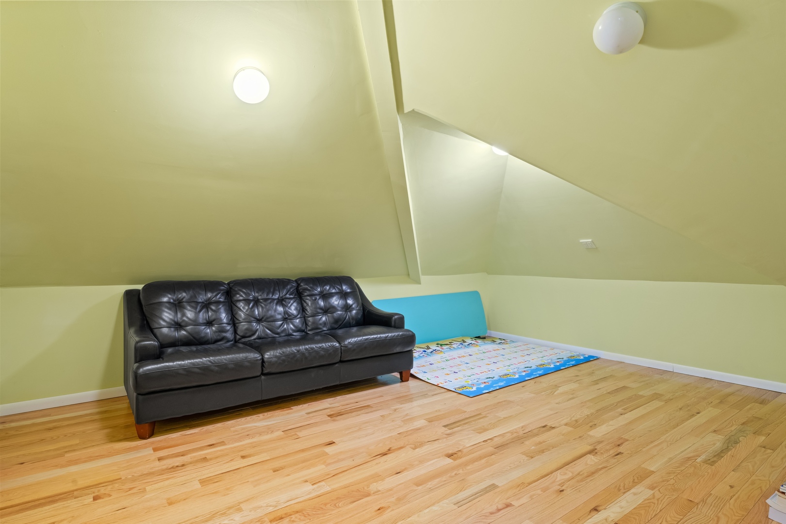 Northbrook, Illinois, 60062, United States, 5 Bedrooms Bedrooms, ,5 BathroomsBathrooms,Residential,For Sale,1987752