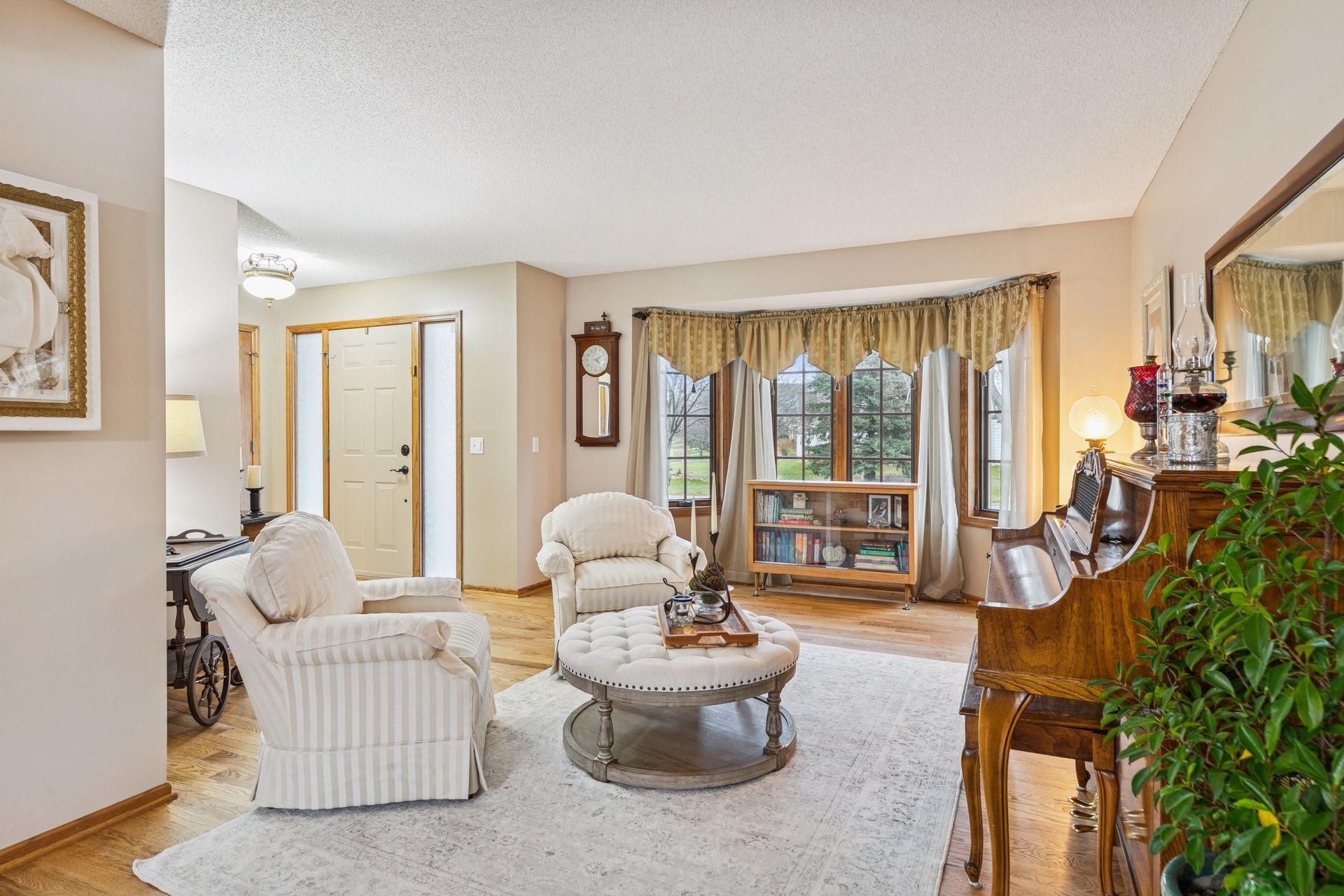 Woodbury, Minnesota, 55129, United States, 5 Bedrooms Bedrooms, ,3 BathroomsBathrooms,Residential,For Sale,1998443