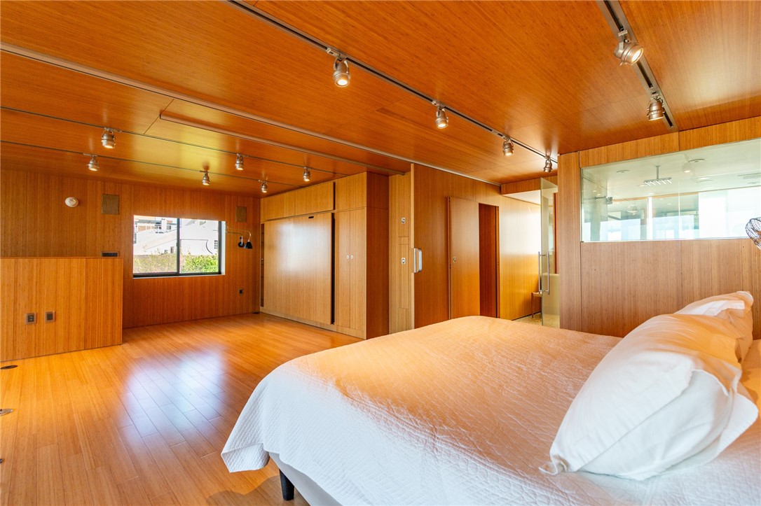 Pittsburgh, Pennsylvania, 15211, United States, 1 Bedroom Bedrooms, ,2 BathroomsBathrooms,Residential,For Sale,1981120