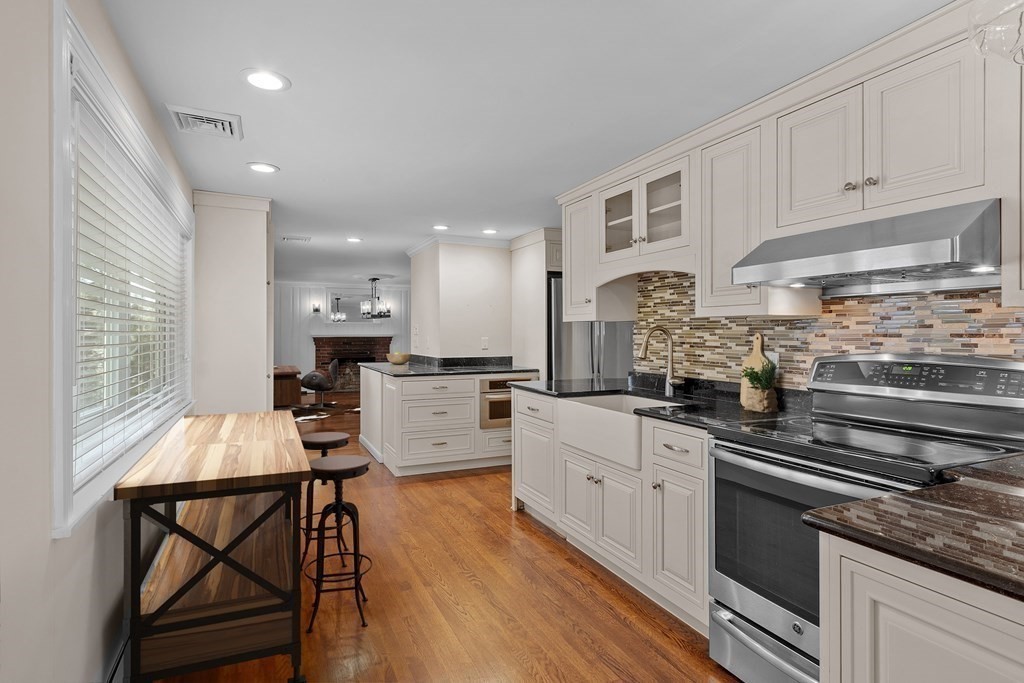 Malden, Massachusetts, 02148, United States, 3 Bedrooms Bedrooms, ,2 BathroomsBathrooms,Residential,For Sale,1938080