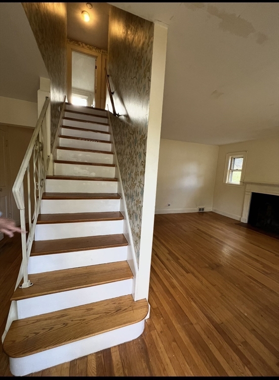 Framingham, Massachusetts, 01702, United States, 4 Bedrooms Bedrooms, ,2 BathroomsBathrooms,Residential,For Sale,1967080