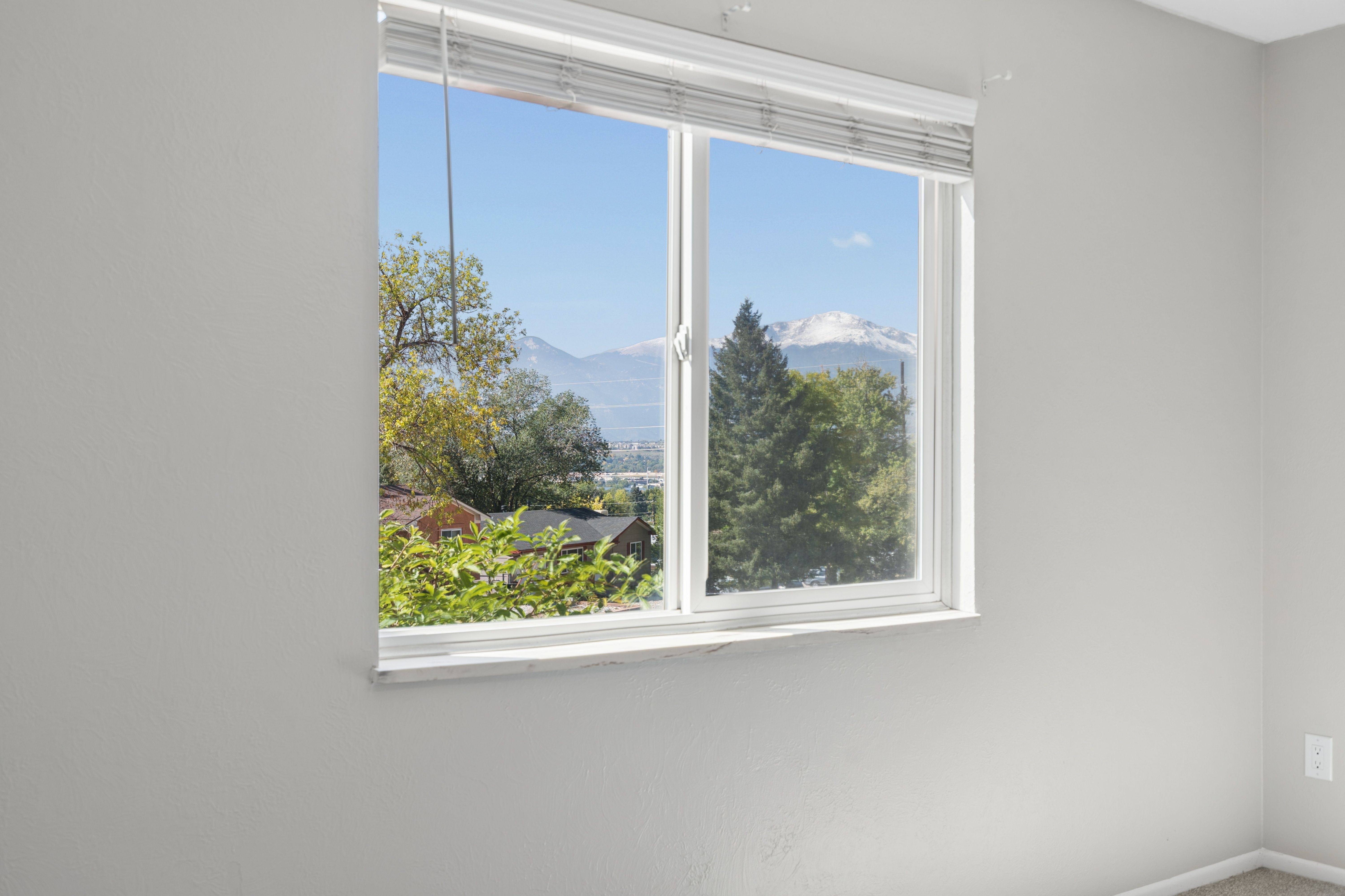  408 Elmwood Drive, Colorado Springs, CO, 80907 - 物件實景