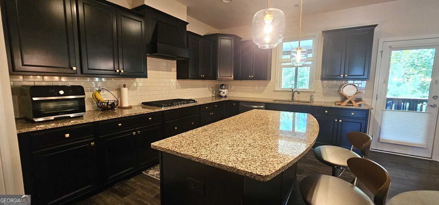 Cumming, Georgia, 30040, United States, 5 Bedrooms Bedrooms, ,5 BathroomsBathrooms,Residential,For Sale,1922351