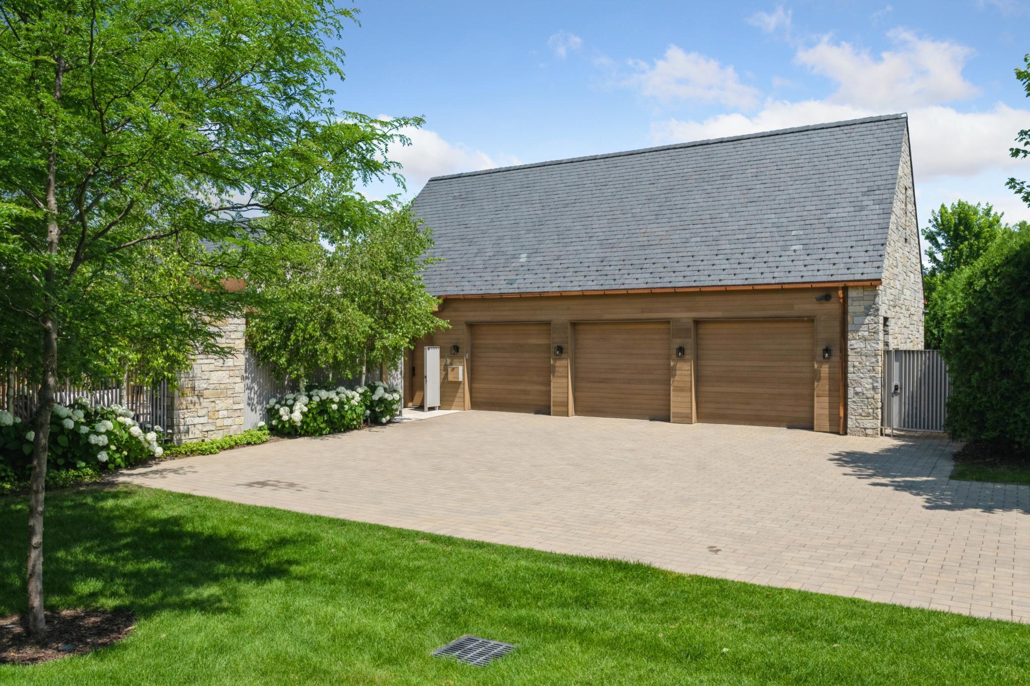 Minneapolis, Minnesota, 55405, United States, 5 Bedrooms Bedrooms, ,1 BathroomBathrooms,Residential,For Sale,1897759