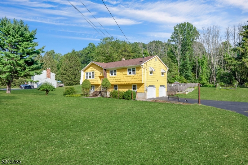 Sparta Twp., New Jersey, 07821, United States, 4 Bedrooms Bedrooms, ,3 BathroomsBathrooms,Residential,For Sale,1906185