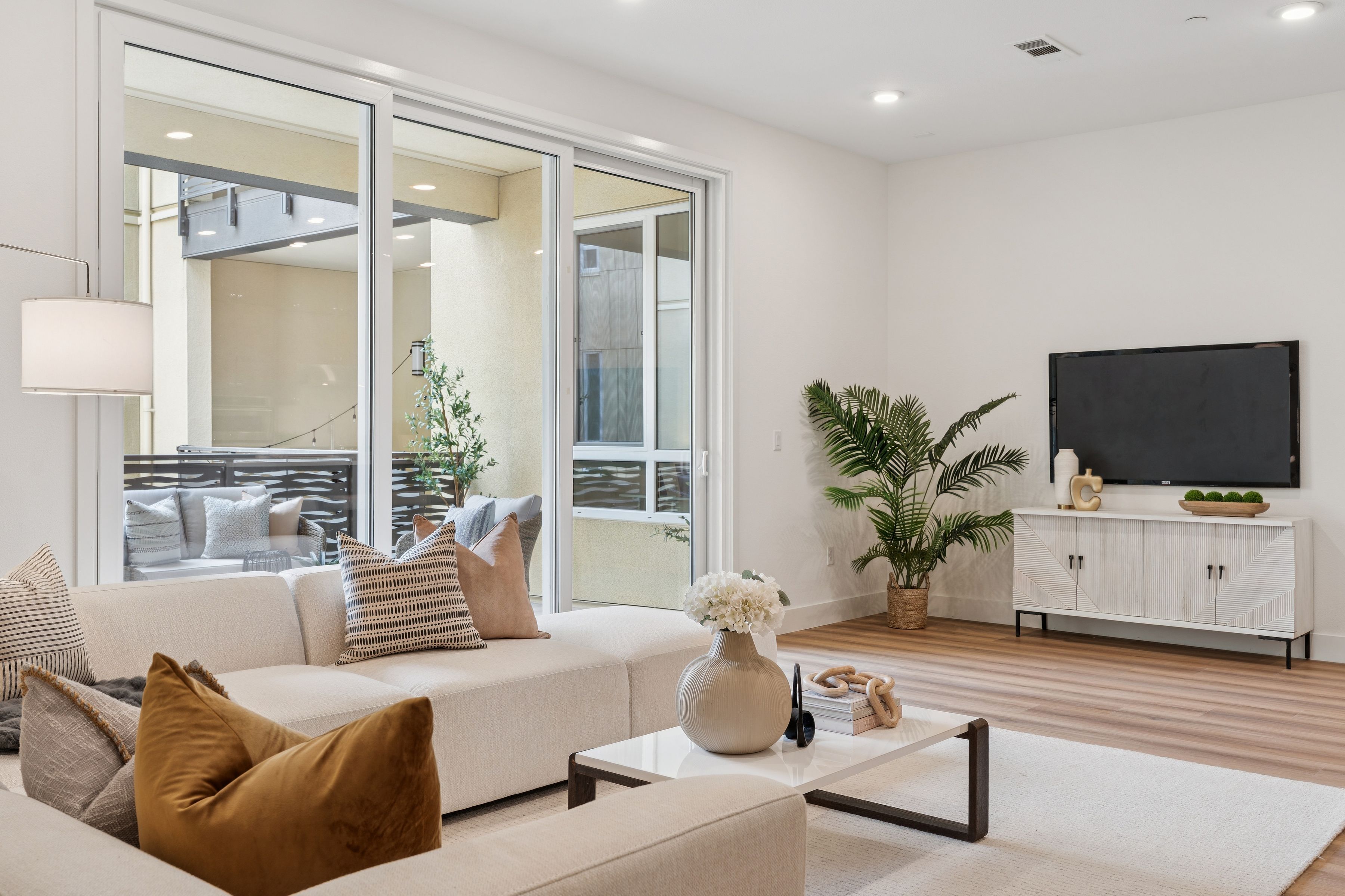  Luxury Light-Filled Metro Crossing Condo - 物件實景