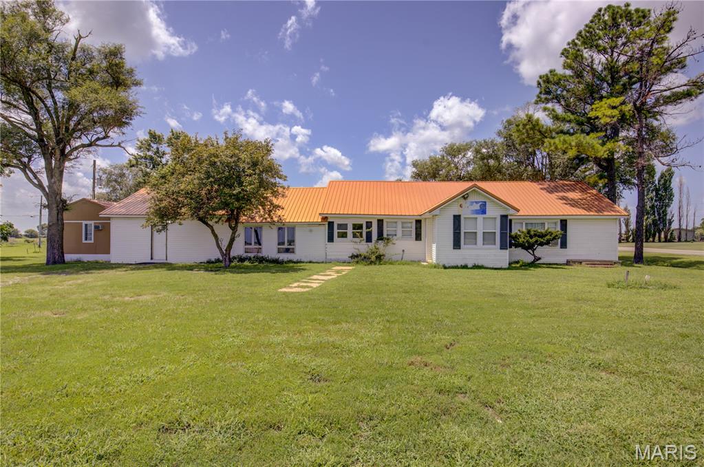 State Highway 25 , Clarkton, MO 63837