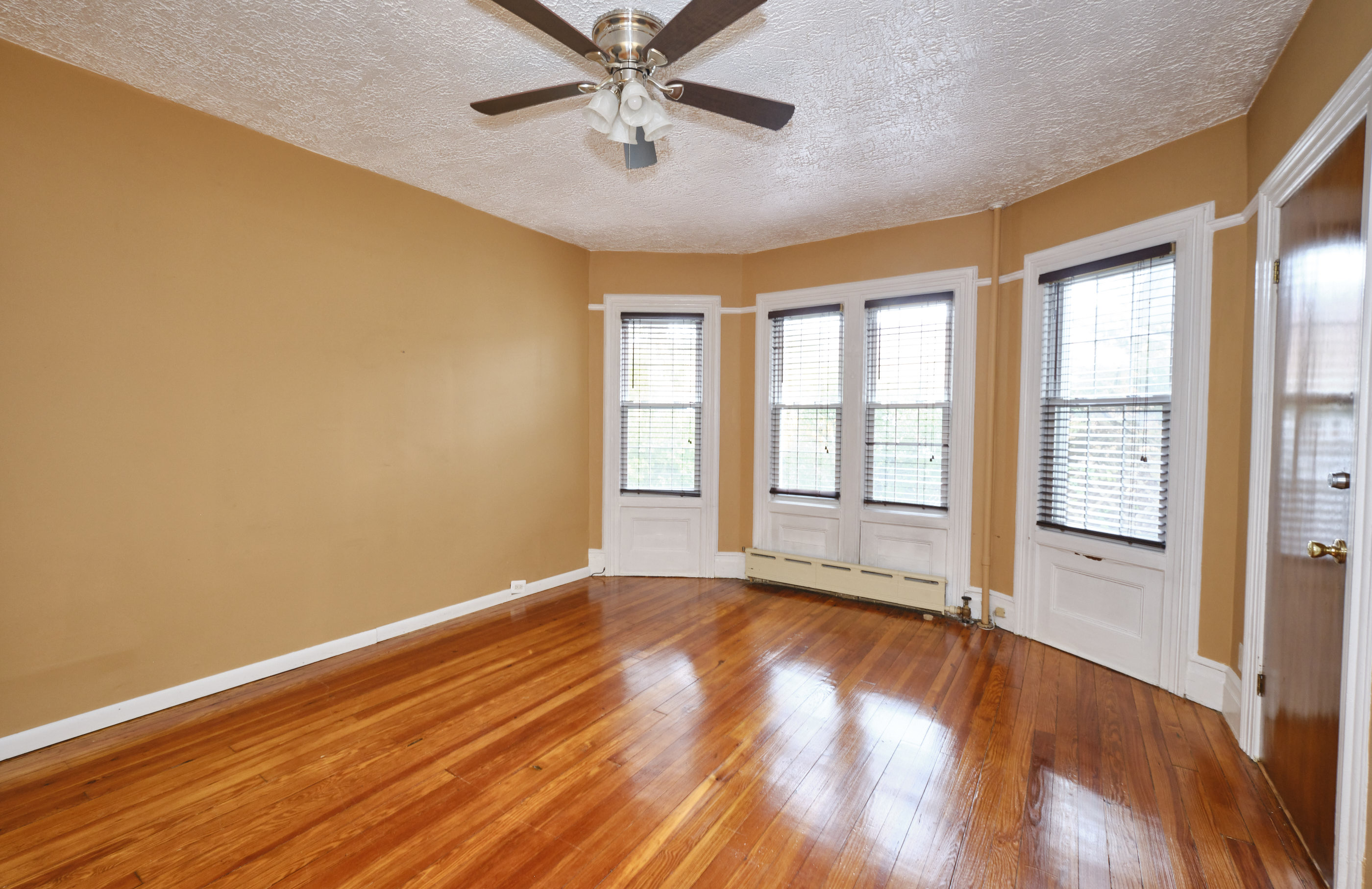 Floral Park, New York, 11001, United States, 3 Bedrooms Bedrooms, ,1 BathroomBathrooms,Residential,For Sale,1988885