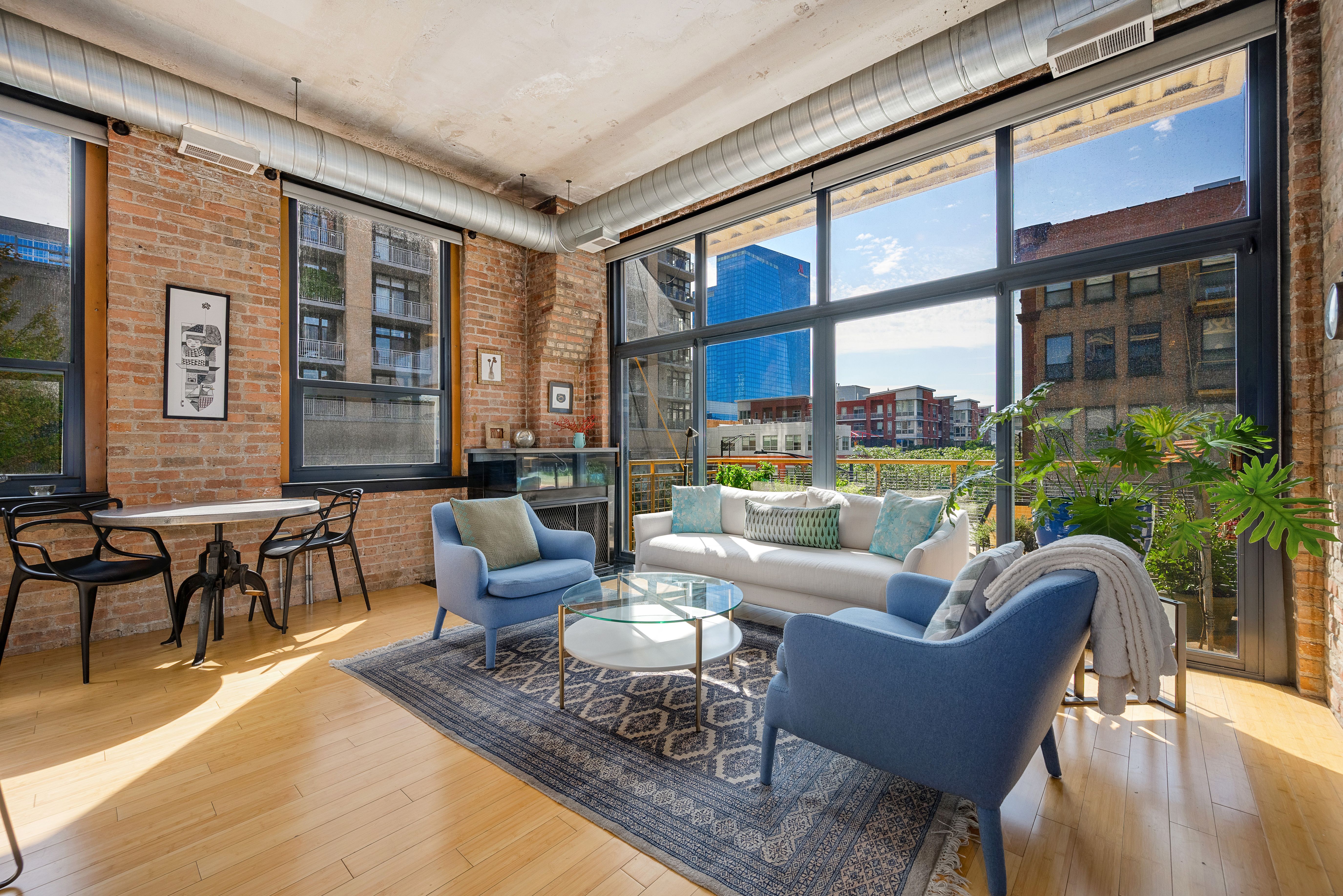  Discover the Charm of this Vibrant Southeast Corner Loft Condo - 物件實景