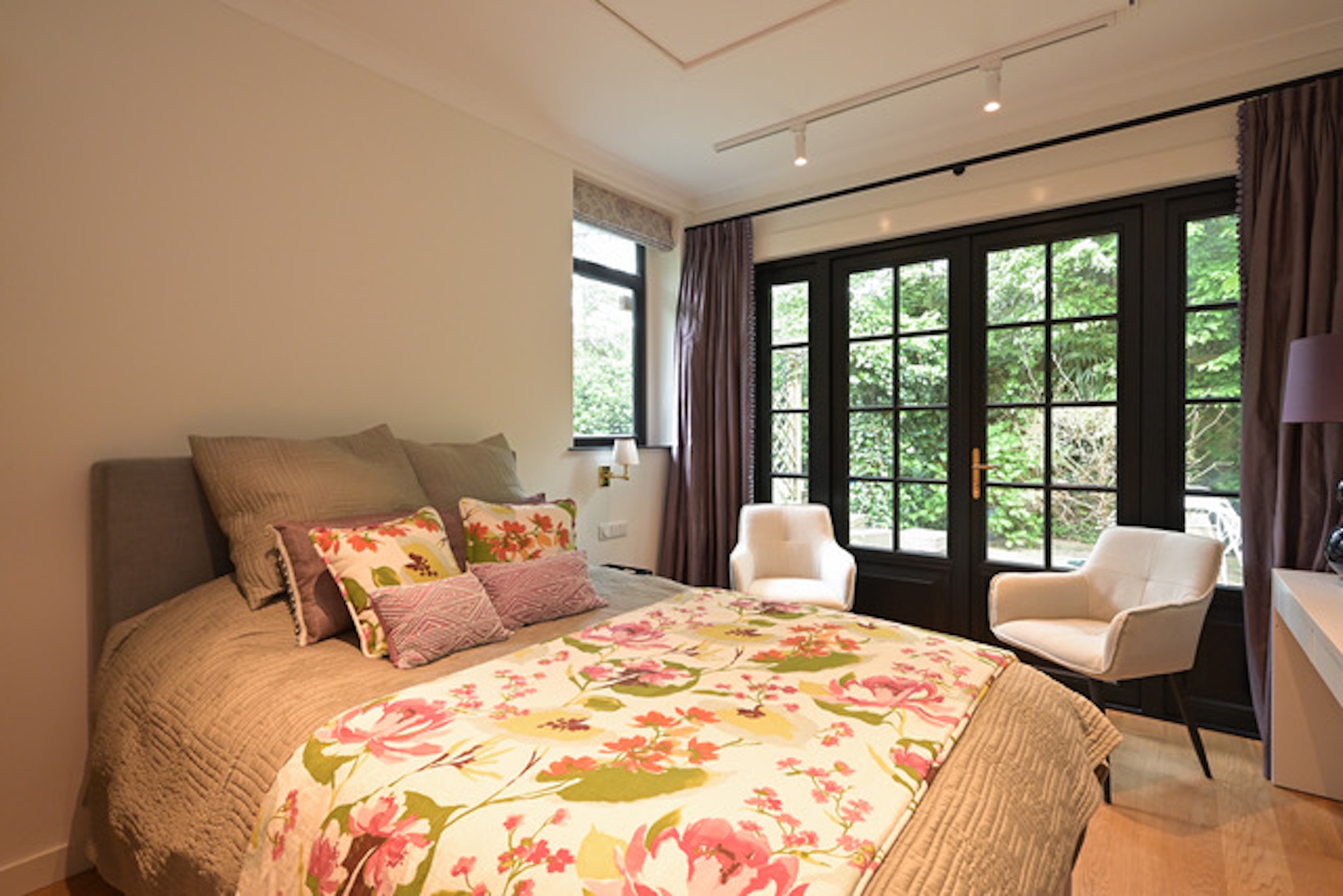  Spacious, turn-key family villa with swimming pool and guest accommodation - 物件實景
