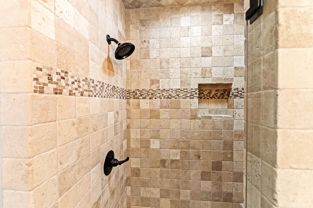 Kerrville, Texas, 78028, United States, 3 Bedrooms Bedrooms, ,5 BathroomsBathrooms,Residential,For Sale,2002478