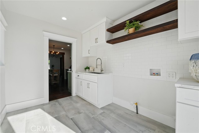 Los Angeles, California, 90018, United States, 5 Bedrooms Bedrooms, ,5 BathroomsBathrooms,Residential,For Sale,1984330