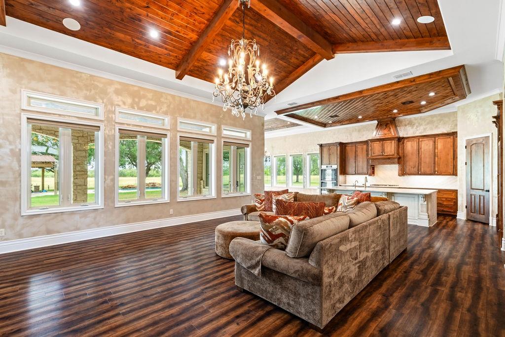 Beeville, Texas, 78102, United States, 4 Bedrooms Bedrooms, ,3 BathroomsBathrooms,Residential,For Sale,1857883