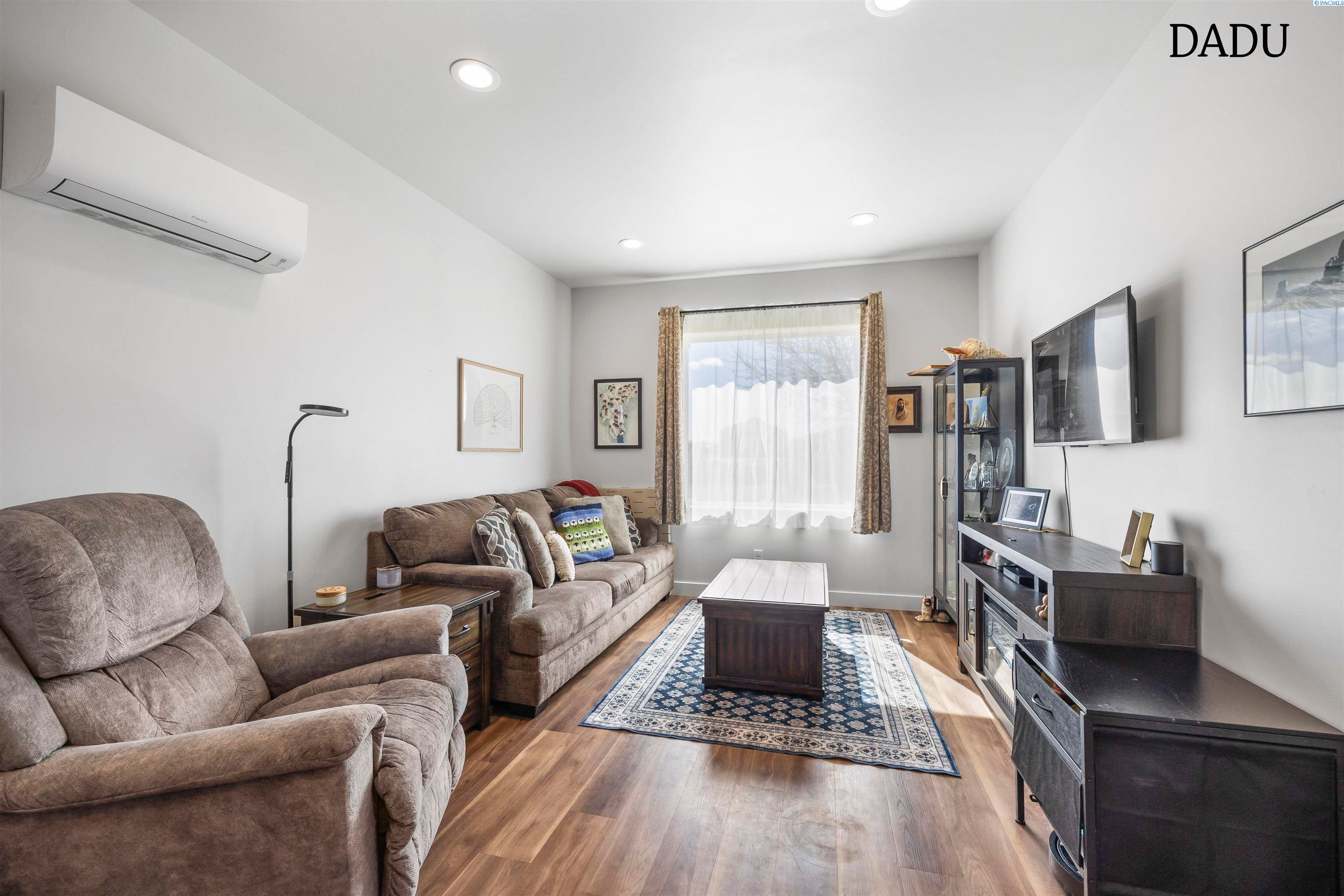West Richland, Washington, 99353, United States, 4 Bedrooms Bedrooms, ,4 BathroomsBathrooms,Residential,For Sale,2031240