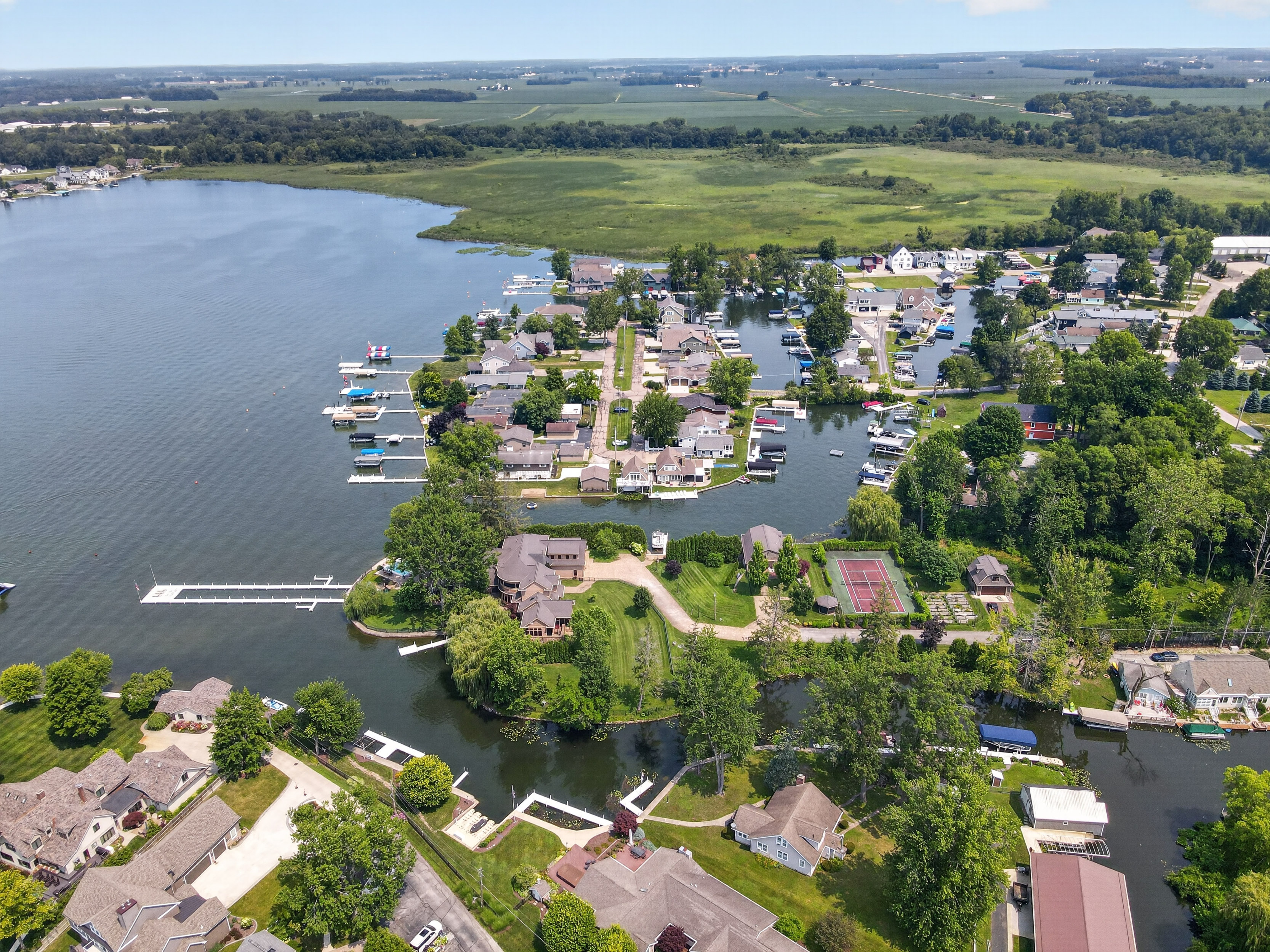  Multiple Residences on a 2.7 Acre Peninsula off Lake Wawasee - 物件實景