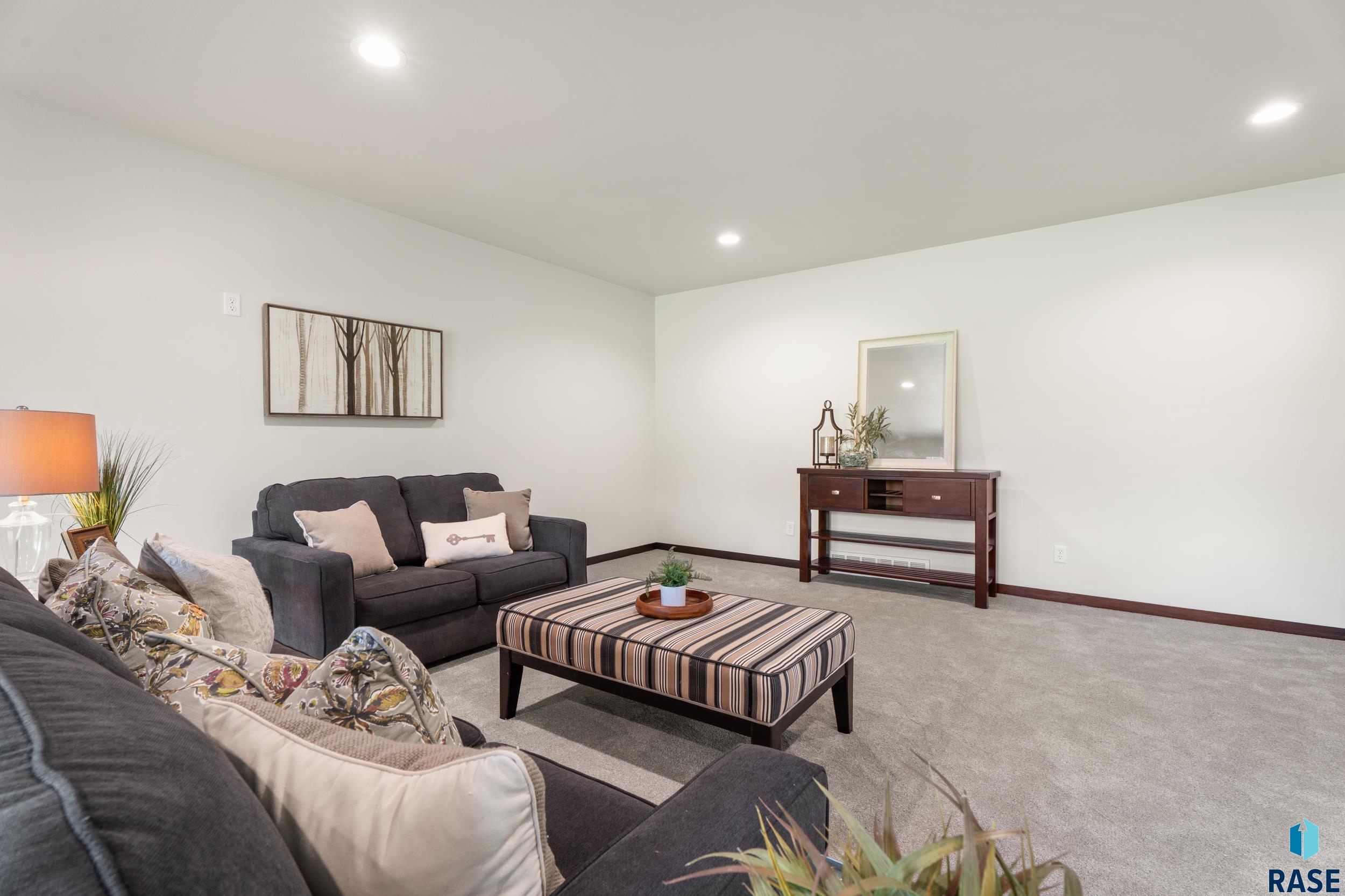 Sioux Falls, South Dakota, 57110, United States, 4 Bedrooms Bedrooms, ,2 BathroomsBathrooms,Residential,For Sale,1982454