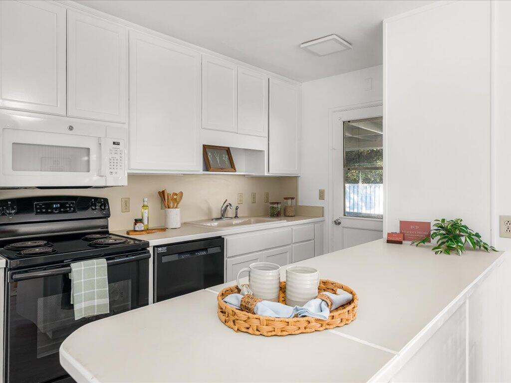 Santa Barbara, California, 93101, United States, 3 Bedrooms Bedrooms, ,2 BathroomsBathrooms,Residential,For Sale,2008962