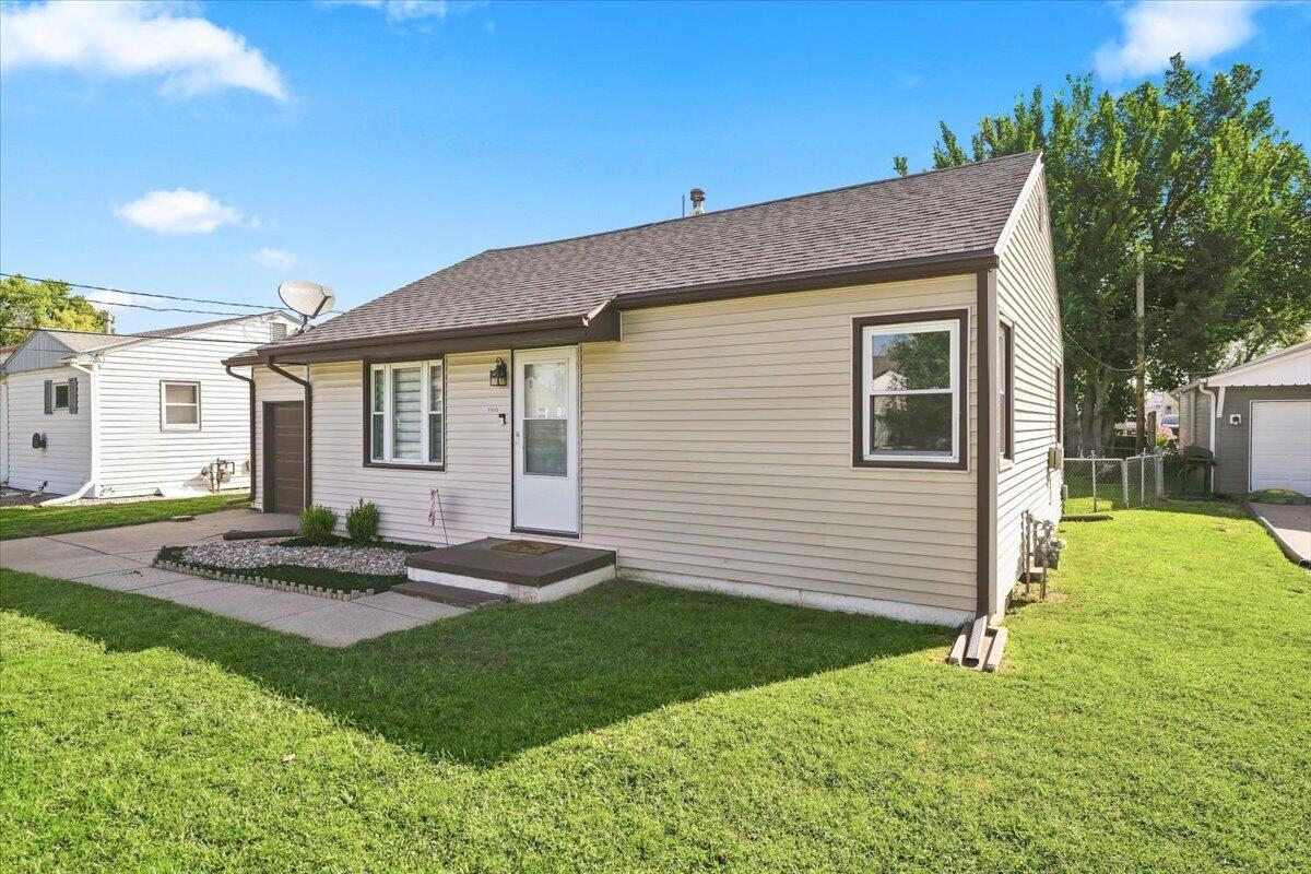 Pine St, Council Bluffs, IA 51501 #1