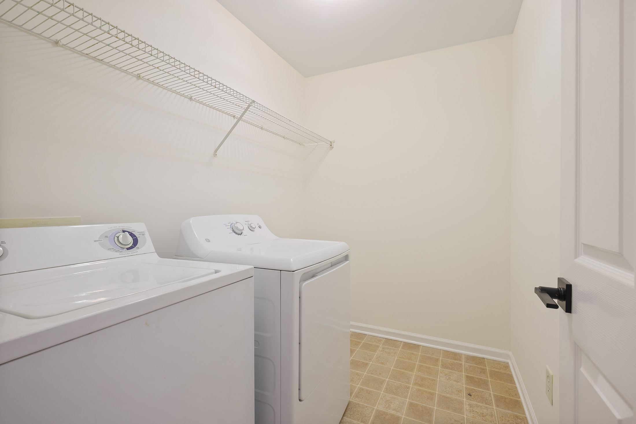  Move-in Ready Townhome in Highlands View - 物件實景
