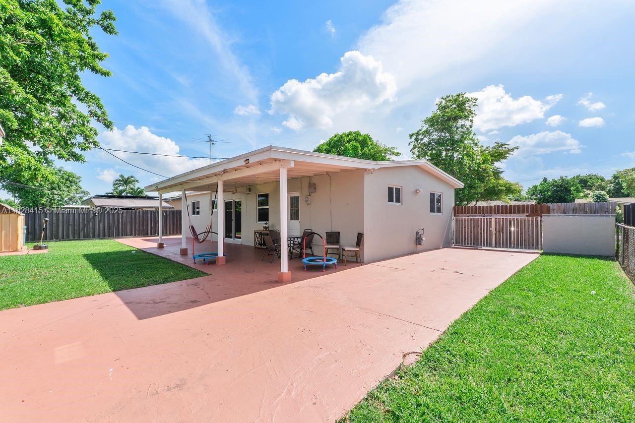 Miami, Florida, 33165, United States, 3 Bedrooms Bedrooms, ,2 BathroomsBathrooms,Residential,For Sale,1882304