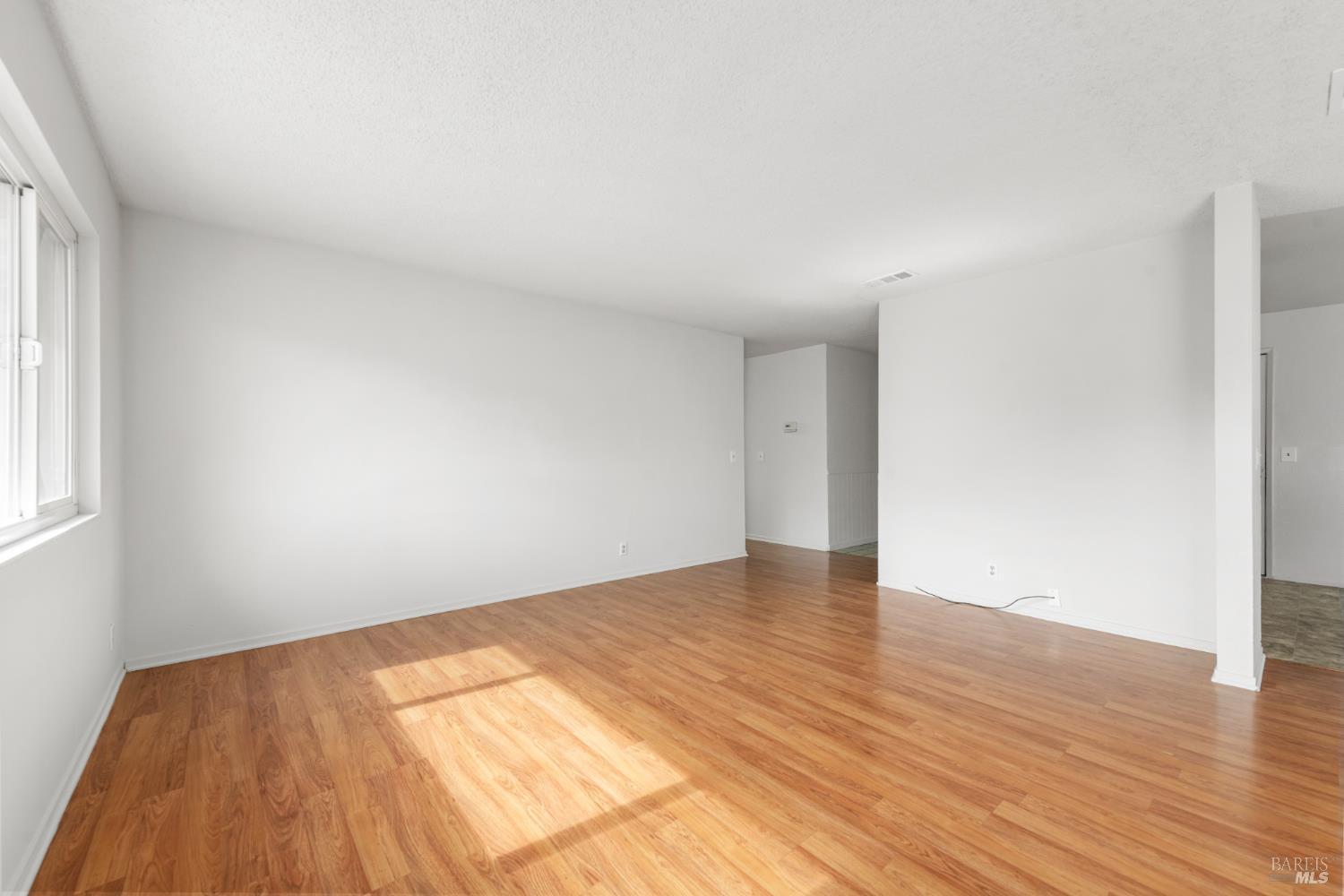 Vacaville, California, 95687, United States, 4 Bedrooms Bedrooms, ,2 BathroomsBathrooms,Residential,For Sale,1977124