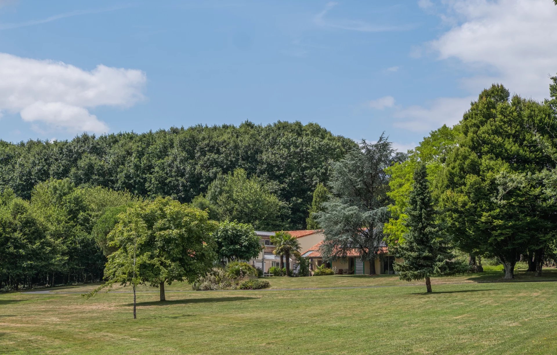 Bressuire, New Aquitaine, 79300, FR, 5 Bedrooms Bedrooms, ,6 BathroomsBathrooms,Residential,For Sale,1907709