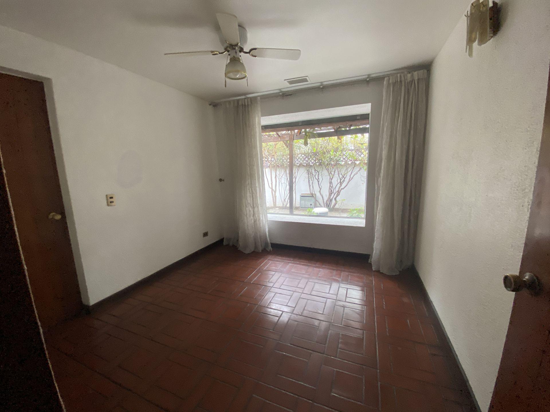 Las Condes, Chile, 5 Bedrooms Bedrooms, ,3 BathroomsBathrooms,Residential,For Sale,1906063