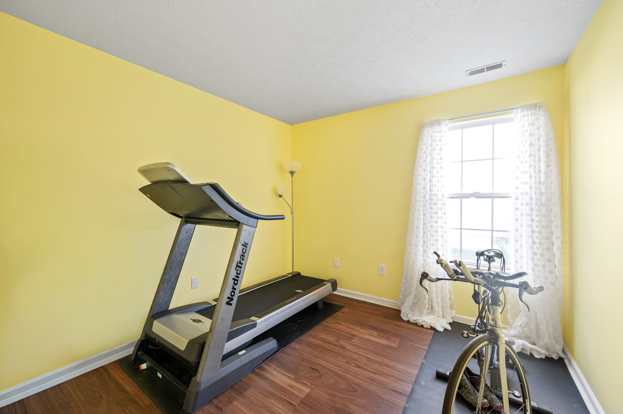 Inviting 3 Bedroom Ranch in Exceptional West Carmel Location - 物件實景