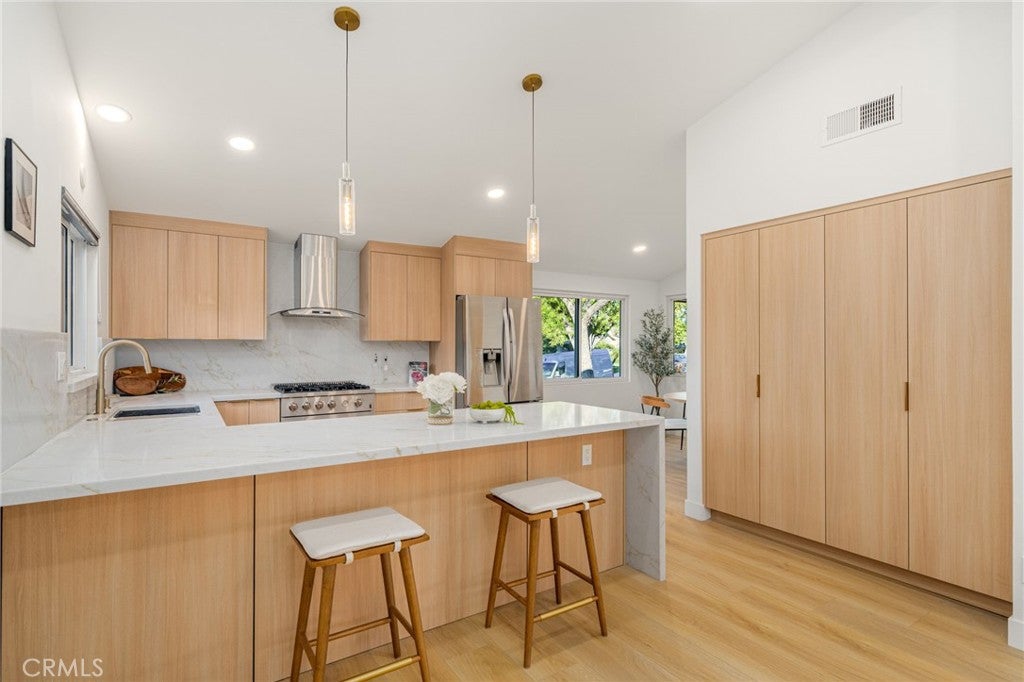 Woodland Hills, California, 91367, United States, 3 Bedrooms Bedrooms, ,2 BathroomsBathrooms,Residential,For Sale,1991959