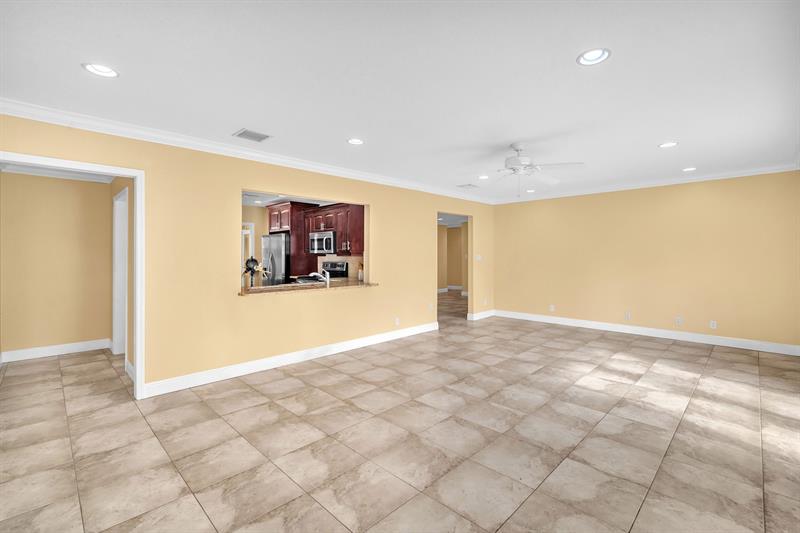 Plantation, Florida, 33317, United States, 4 Bedrooms Bedrooms, ,3 BathroomsBathrooms,Residential,For Sale,1988263