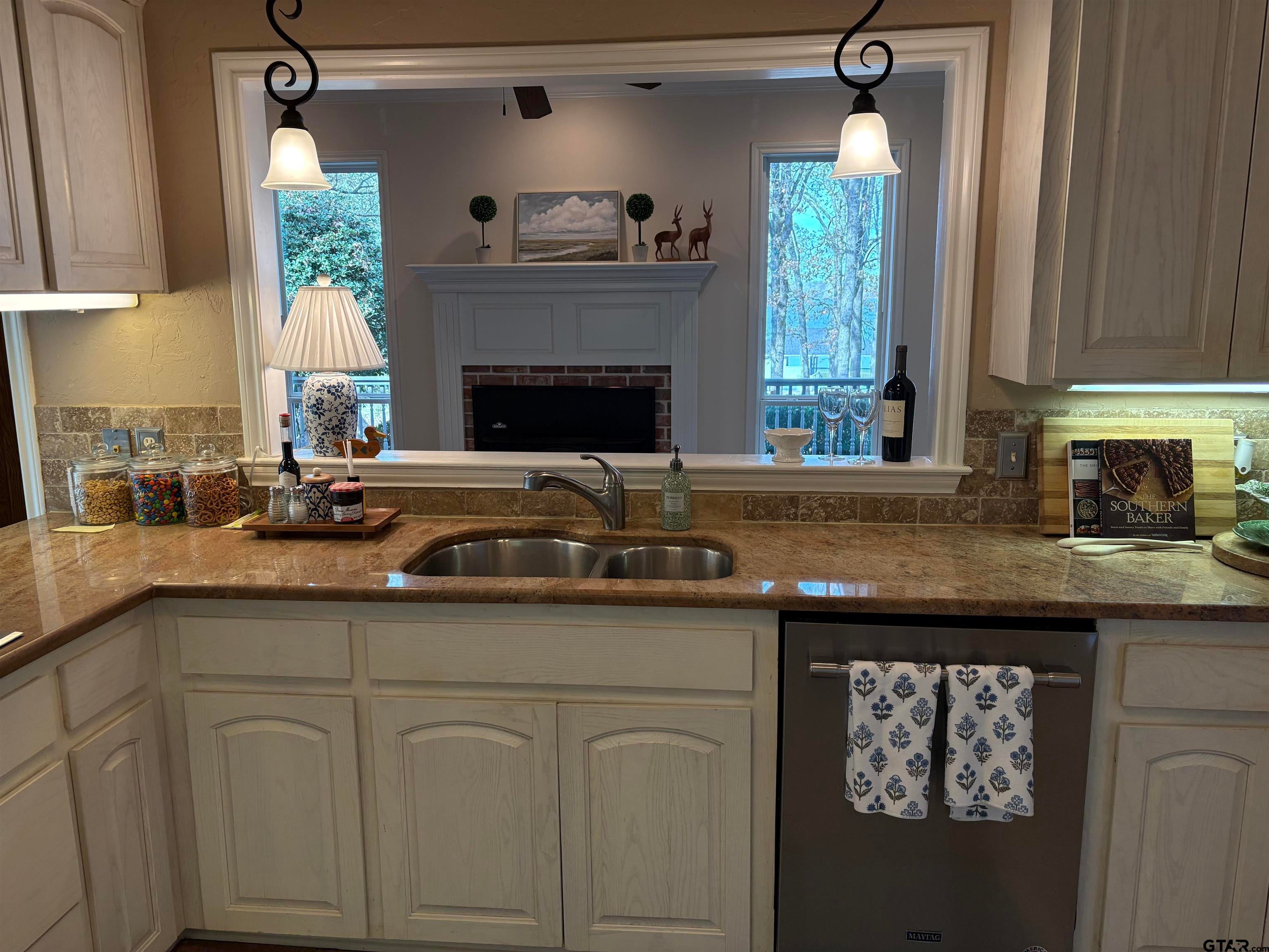 Pittsburg, Texas, 75686, United States, 4 Bedrooms Bedrooms, ,3 BathroomsBathrooms,Residential,For Sale,2001742