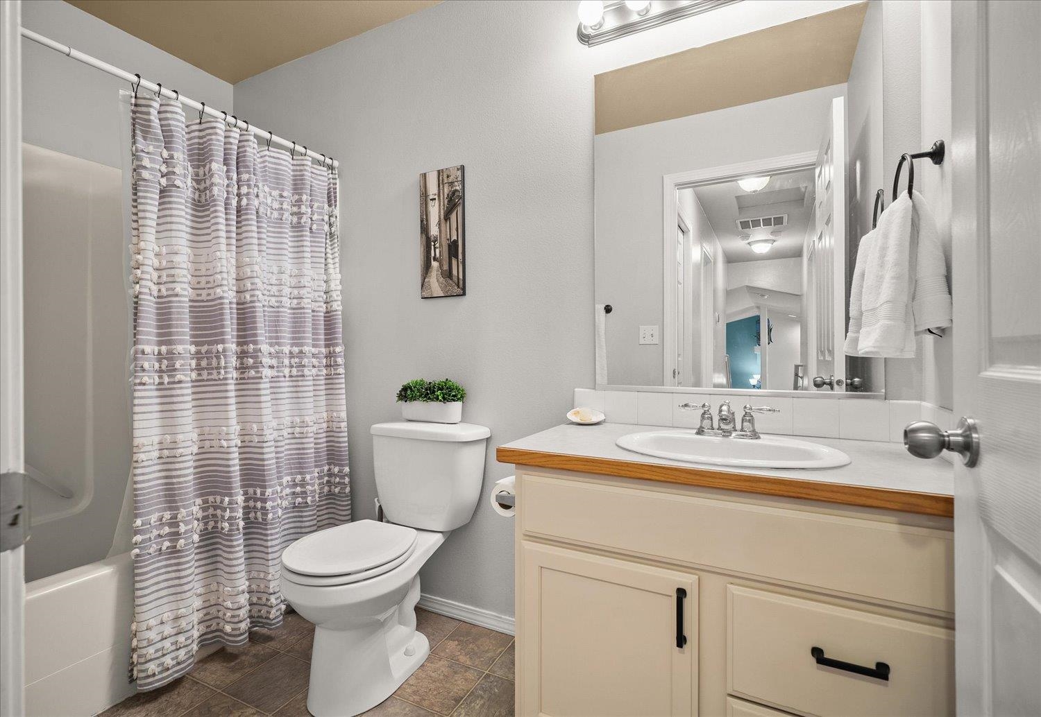 Spokane Valley, Washington, 99016, United States, 5 Bedrooms Bedrooms, ,3 BathroomsBathrooms,Residential,For Sale,1990389