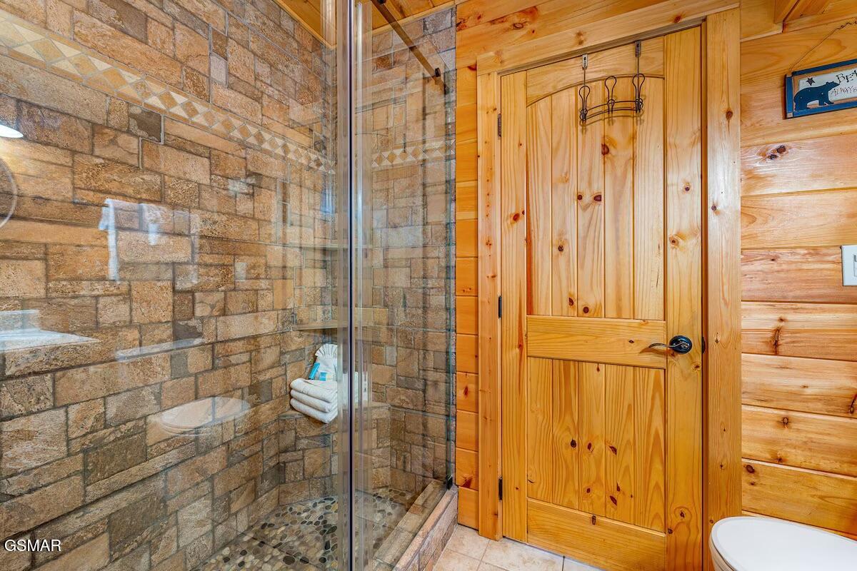 Gatlinburg, Tennessee, 37738, United States, 5 Bedrooms Bedrooms, ,4 BathroomsBathrooms,Residential,For Sale,2023747