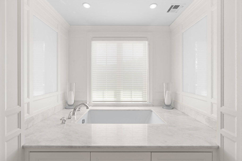 Westwood, Massachusetts, 02090, United States, 5 Bedrooms Bedrooms, ,7 BathroomsBathrooms,Residential,For Sale,1985455